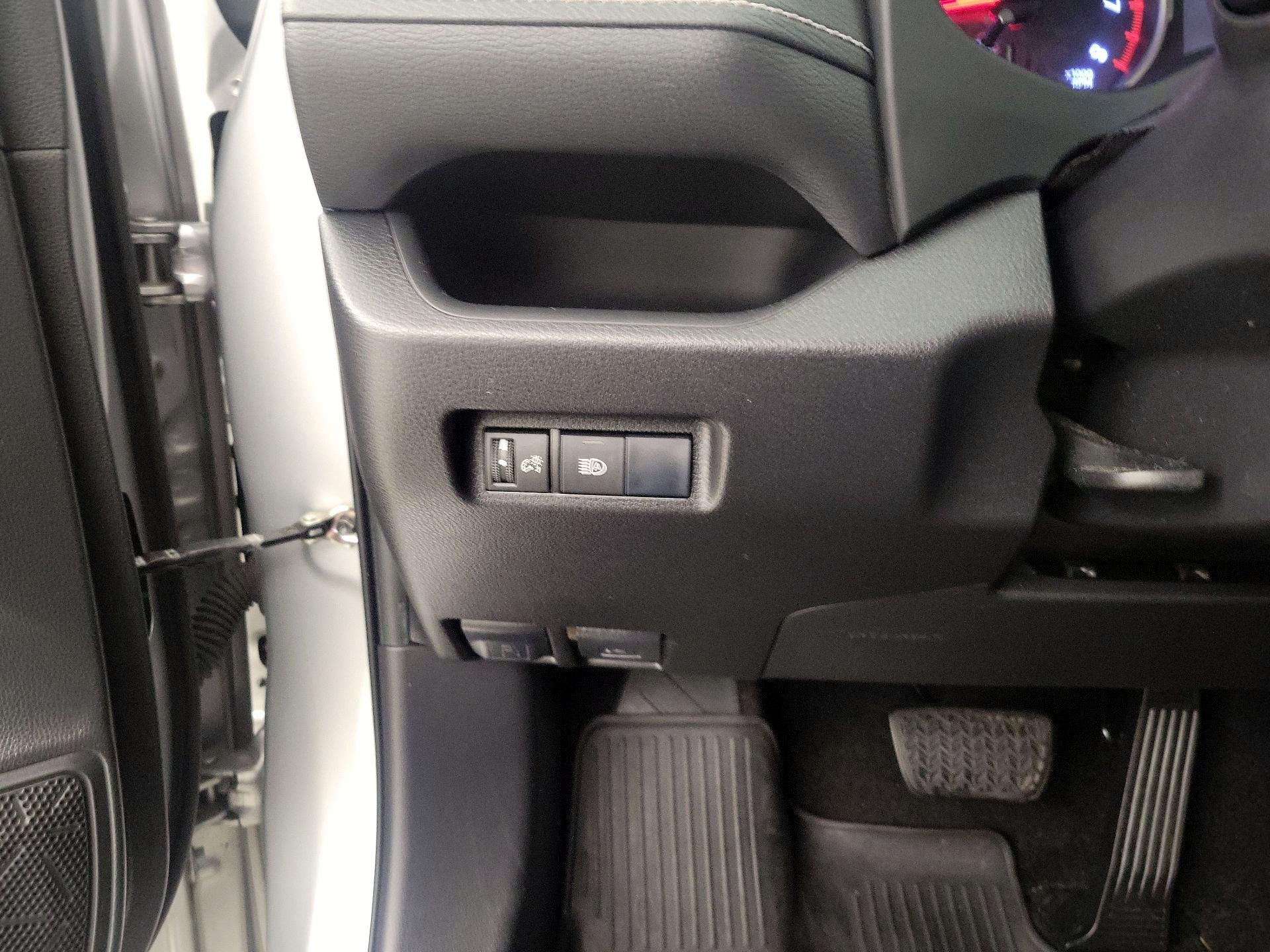 Thumbnail: 2019 Toyota RAV4 - 13