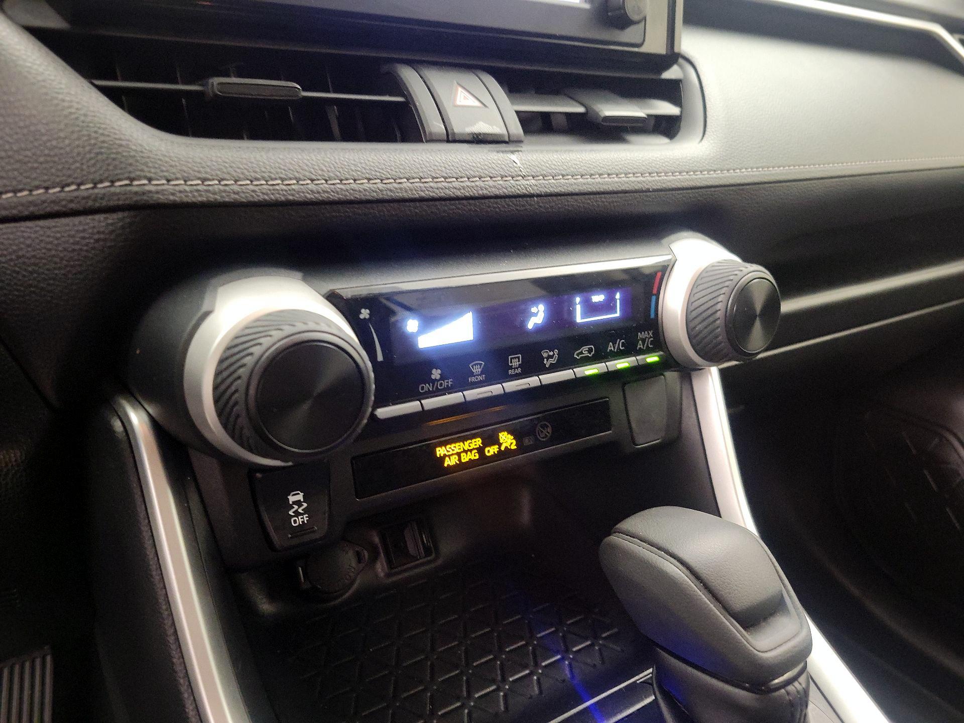 Thumbnail: 2019 Toyota RAV4 - 16