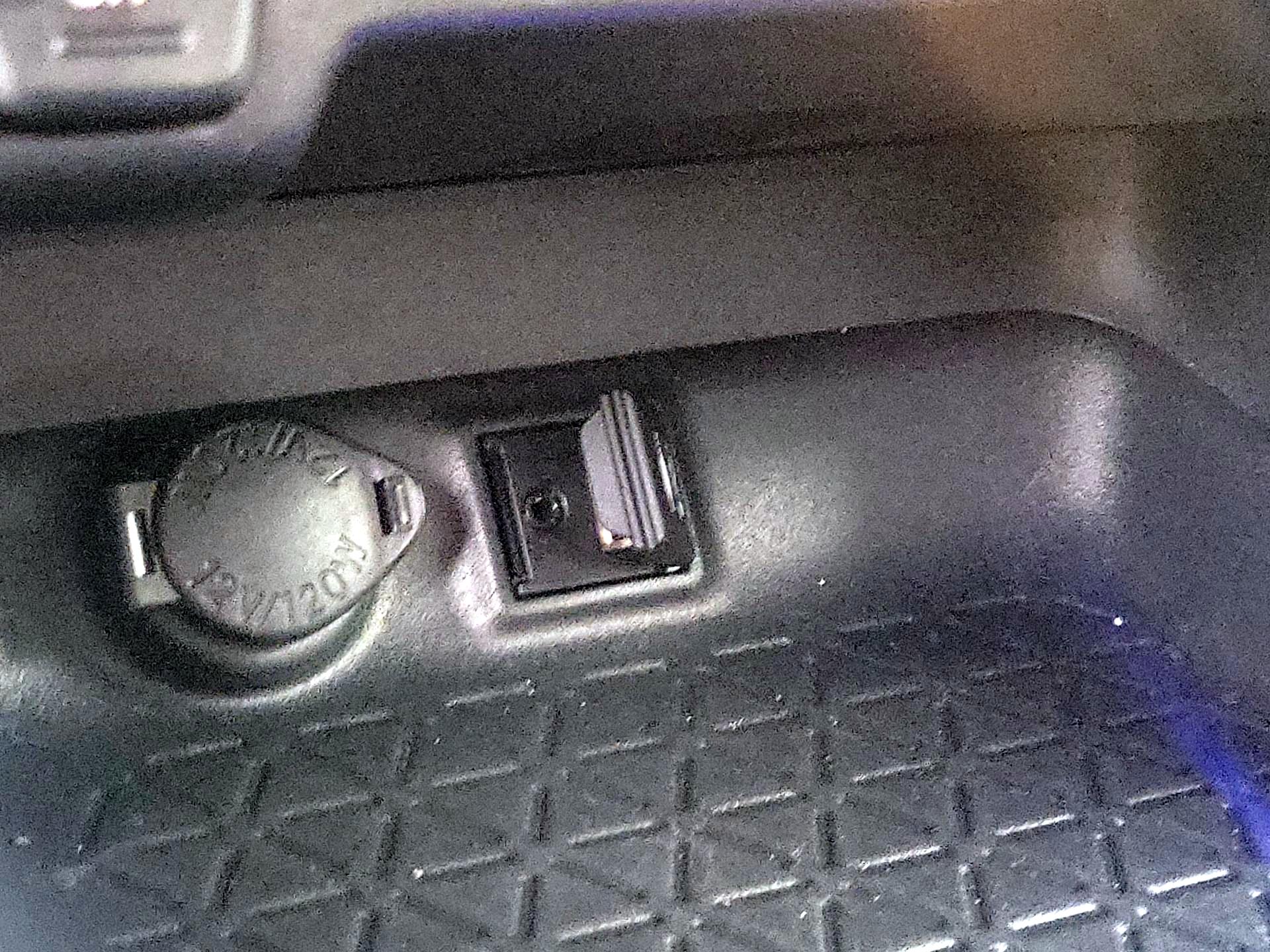 Thumbnail: 2019 Toyota RAV4 - 18
