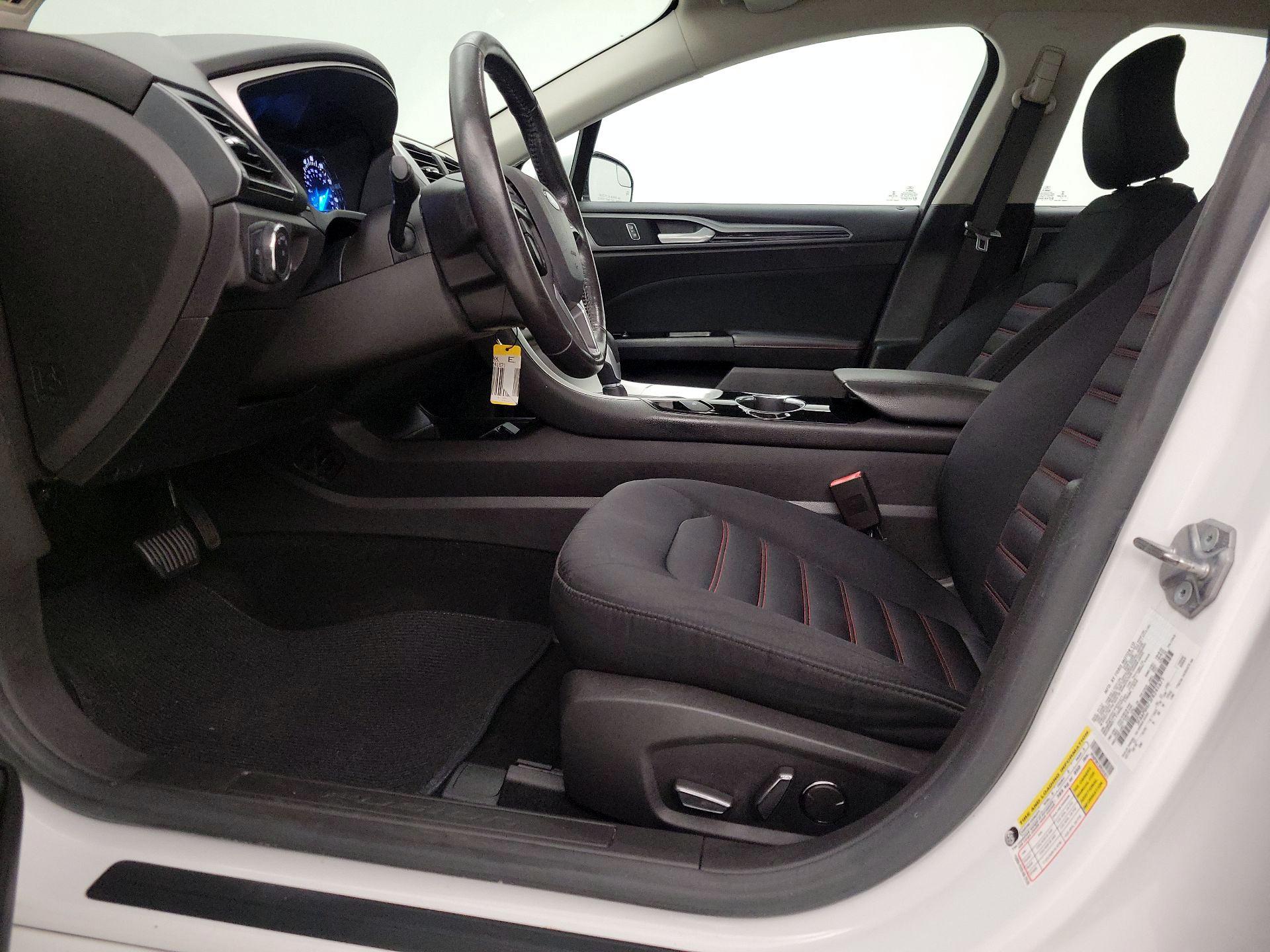 Thumbnail: 2015 Ford Fusion - 11