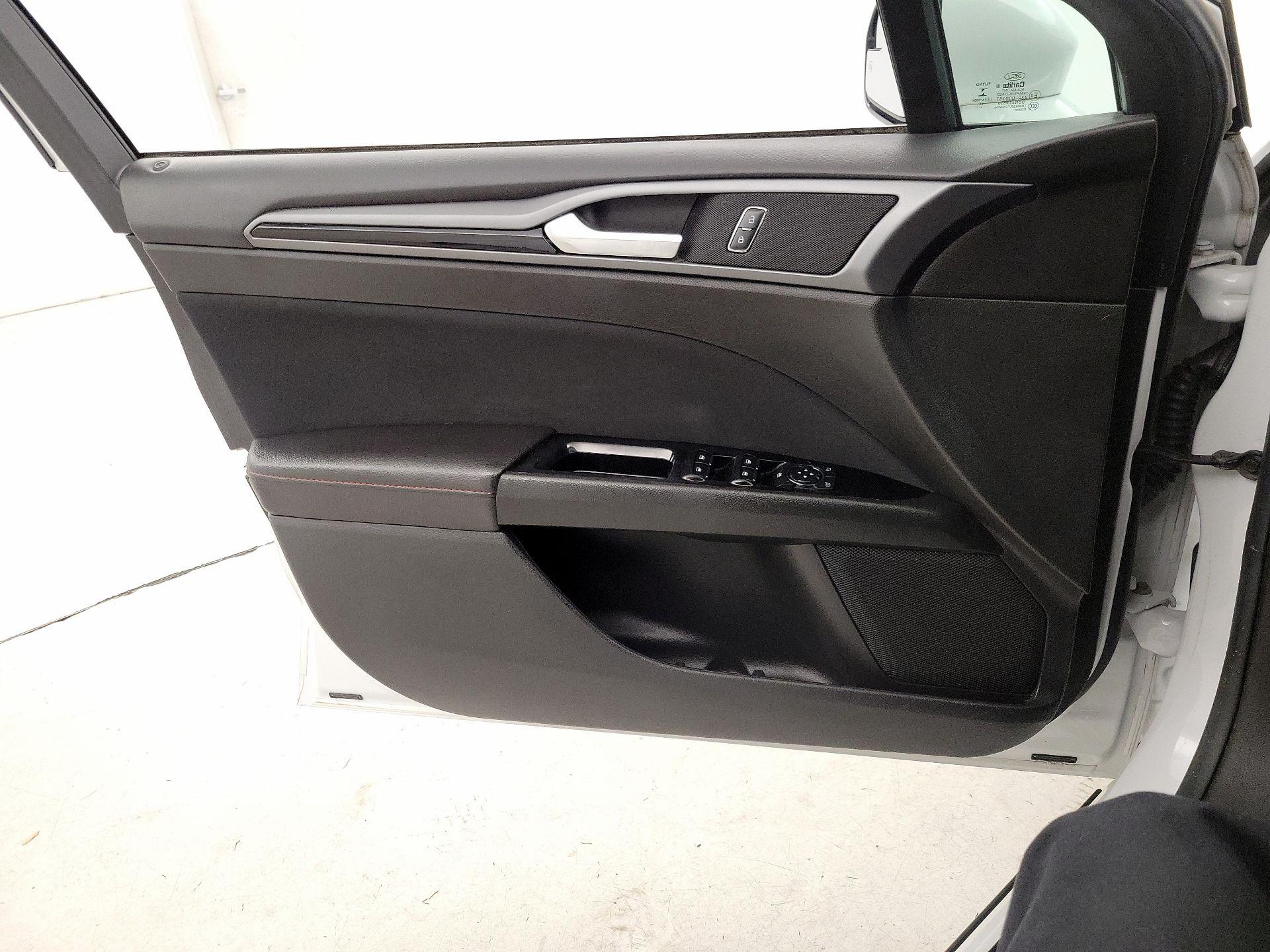 Thumbnail: 2015 Ford Fusion - 12