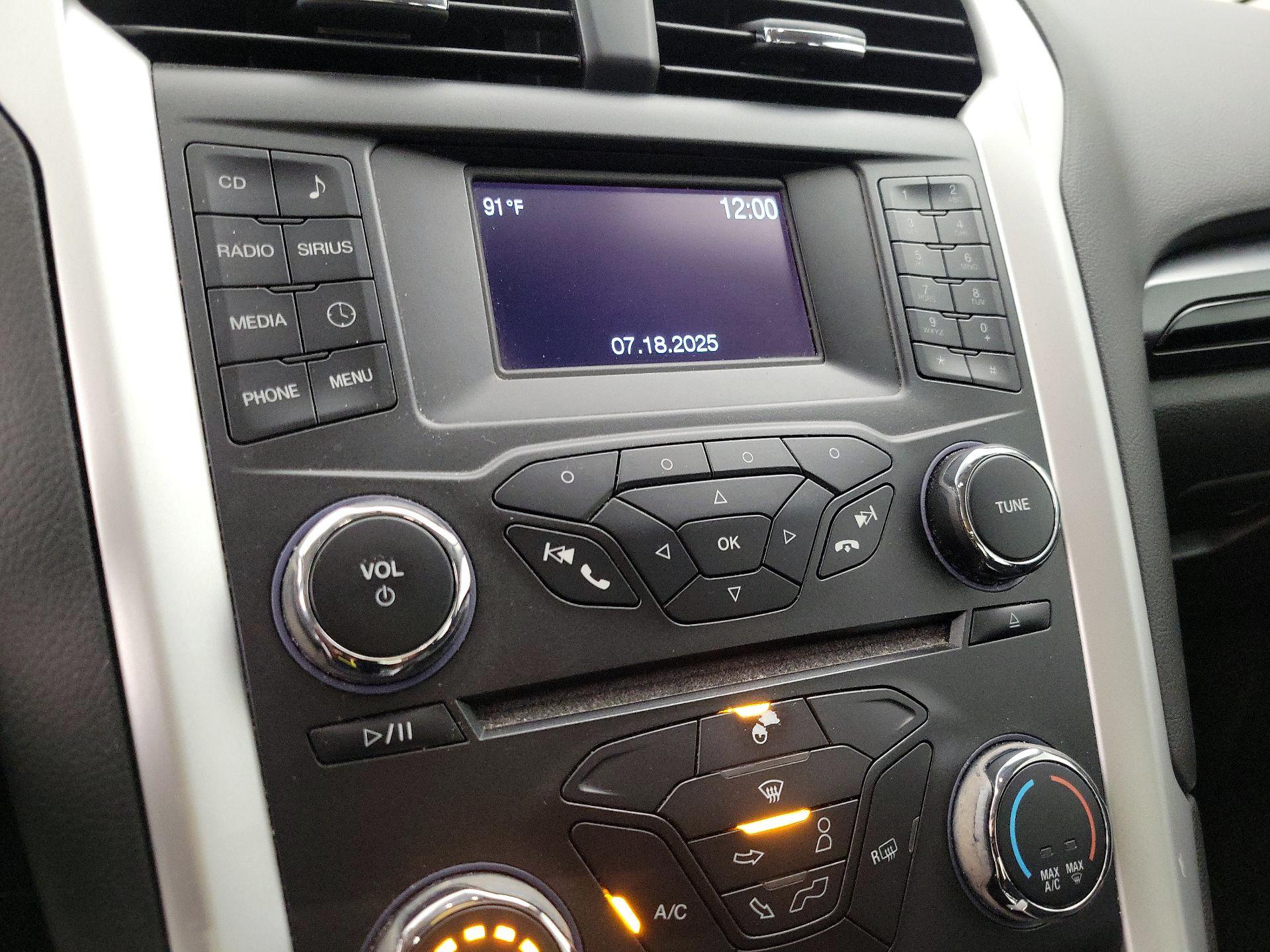 Thumbnail: 2015 Ford Fusion - 15