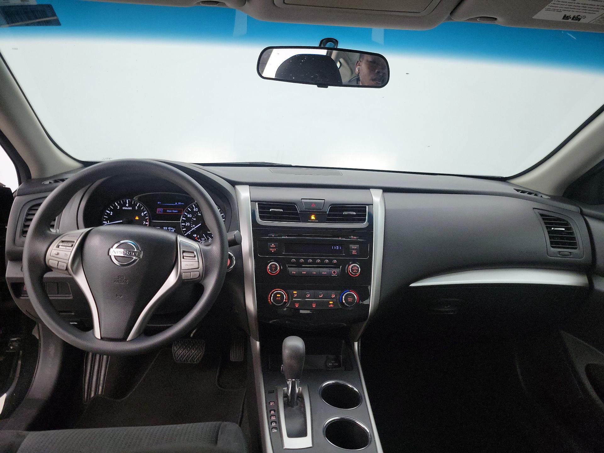Thumbnail: 2015 Nissan Altima - 9