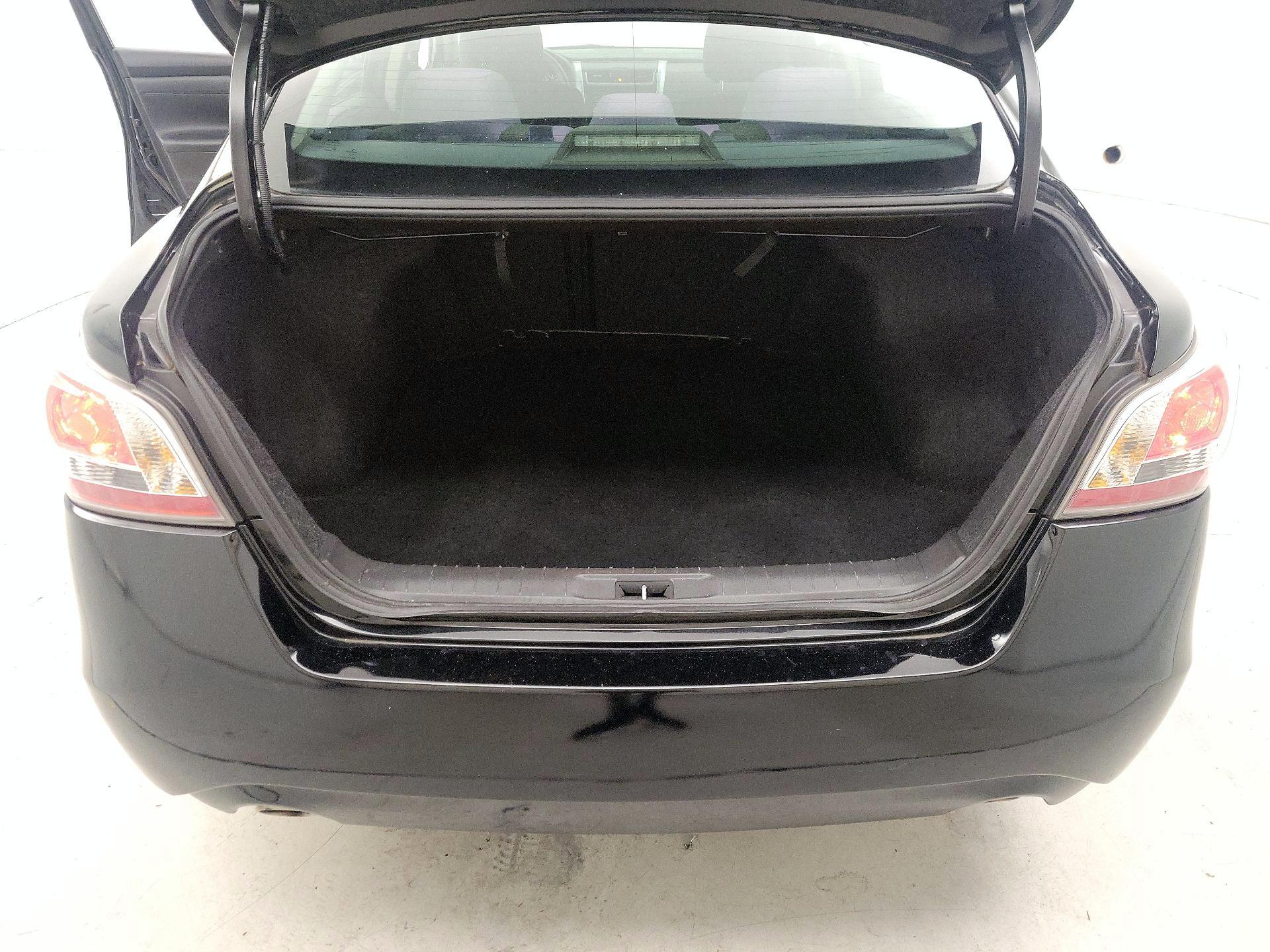 Thumbnail: 2015 Nissan Altima - 18
