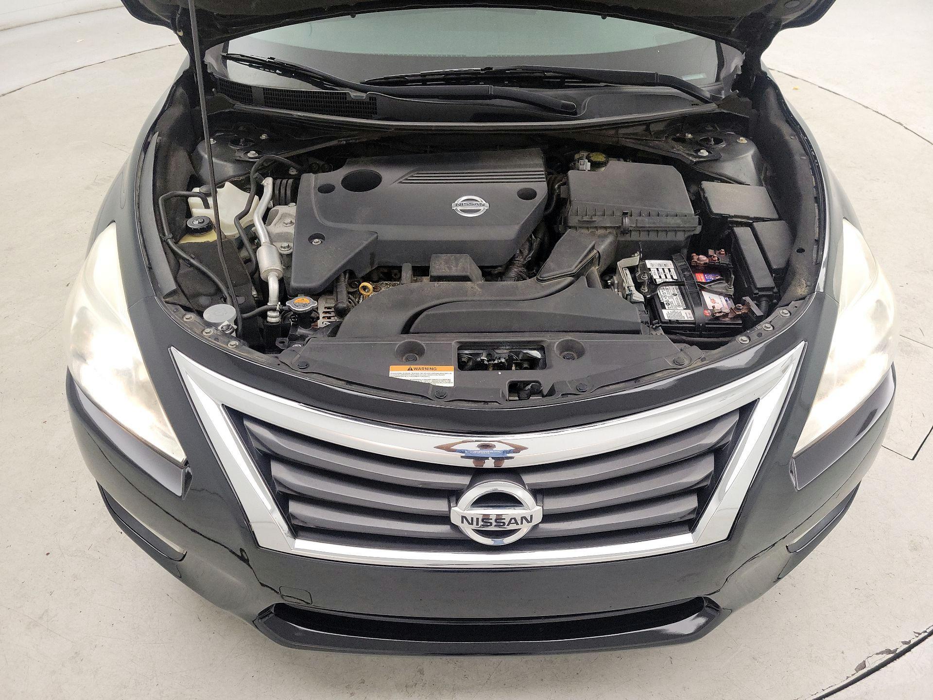 Thumbnail: 2015 Nissan Altima - 19