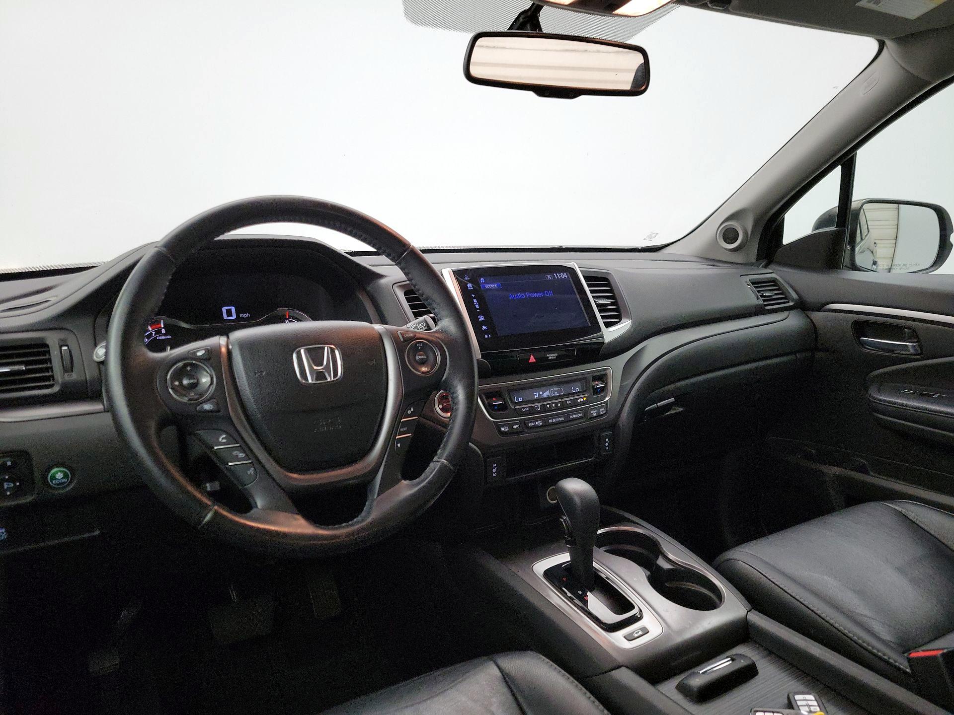 Thumbnail: 2017 Honda Pilot - 9