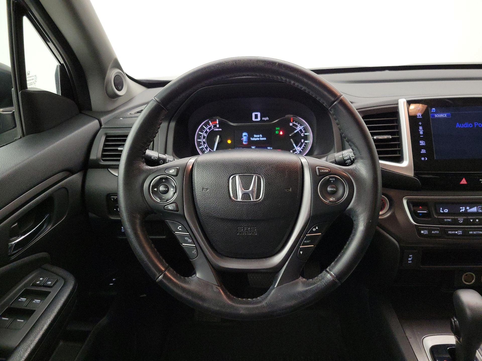 Thumbnail: 2017 Honda Pilot - 10