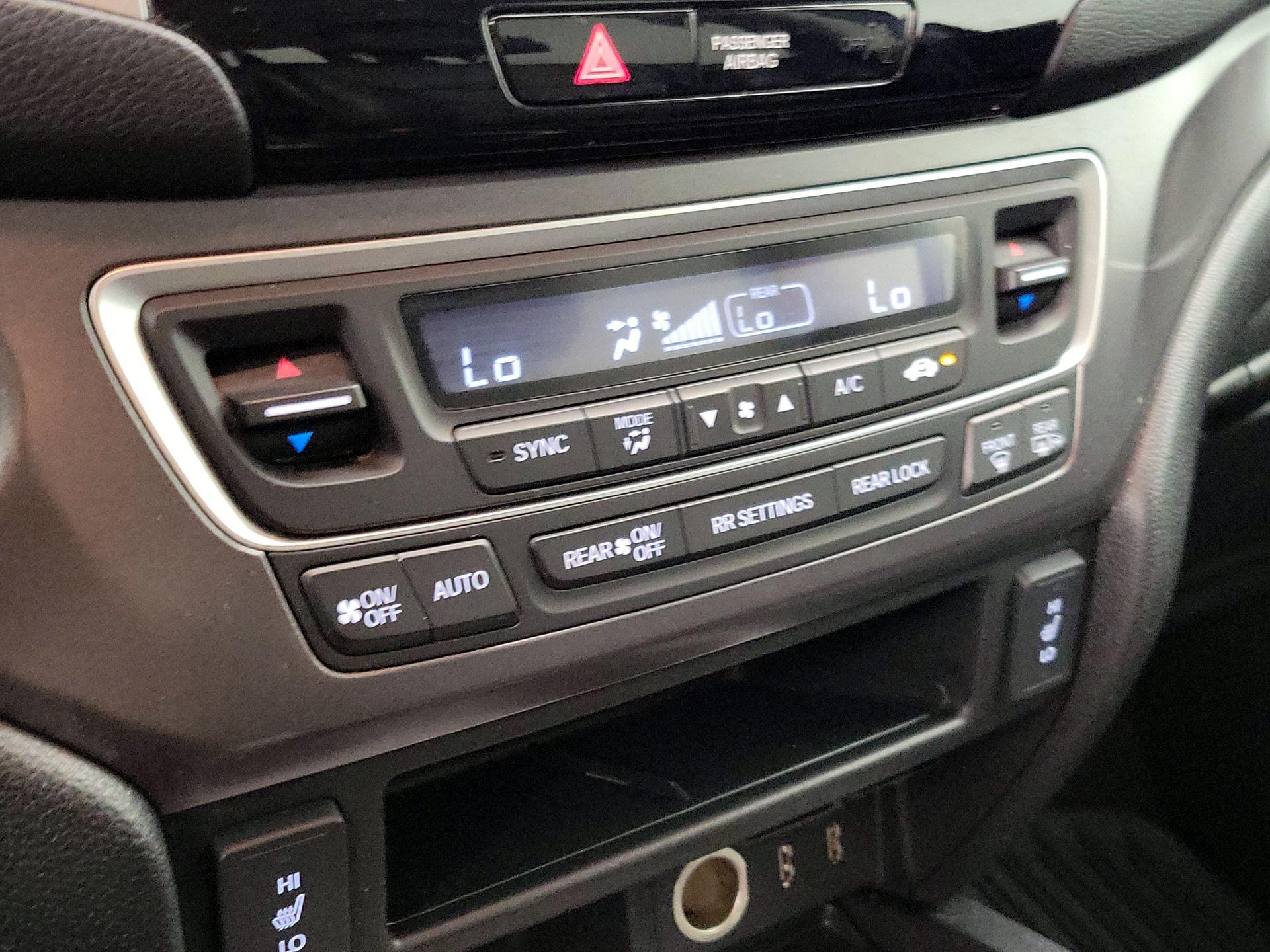 Thumbnail: 2017 Honda Pilot - 16