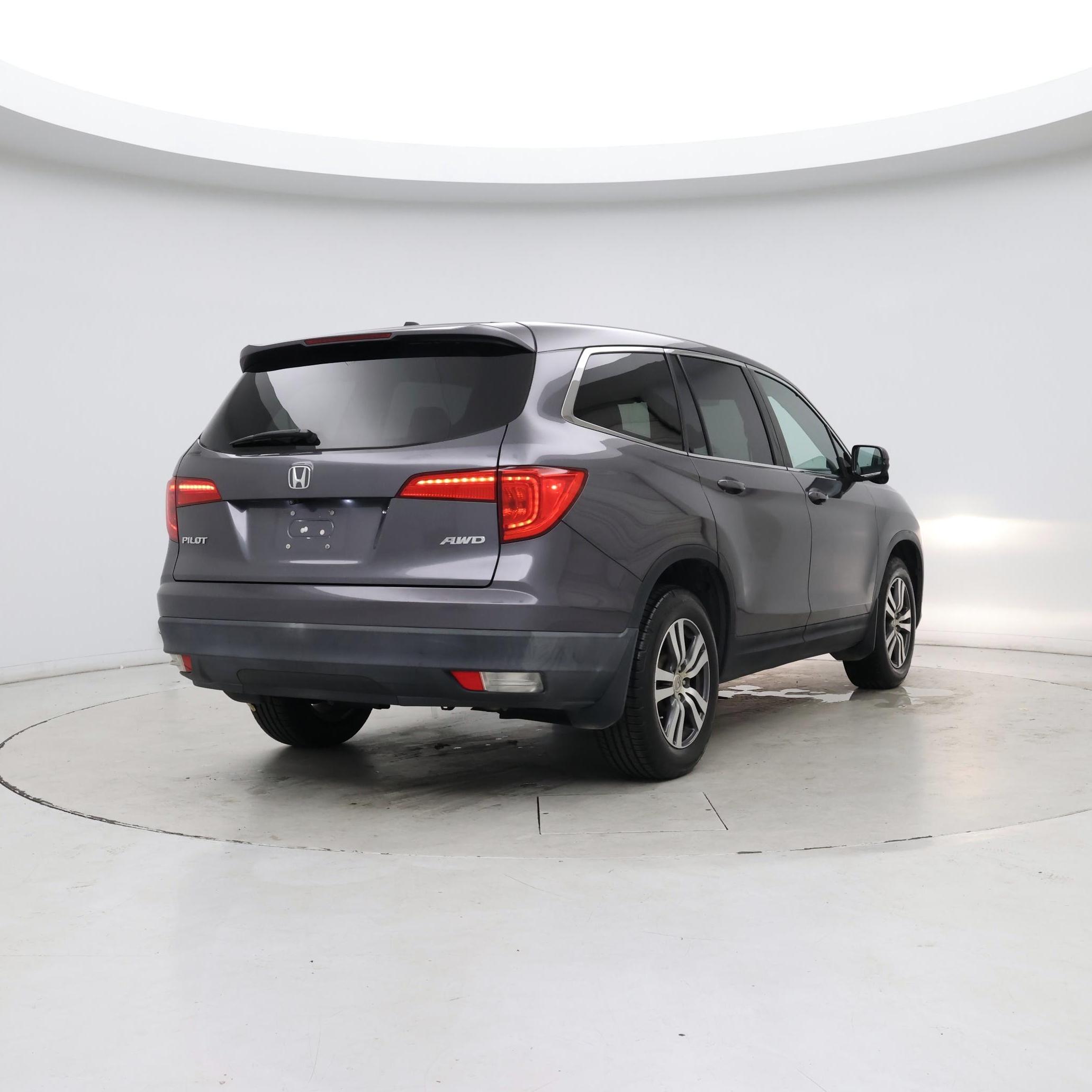 Thumbnail: 2017 Honda Pilot - 8
