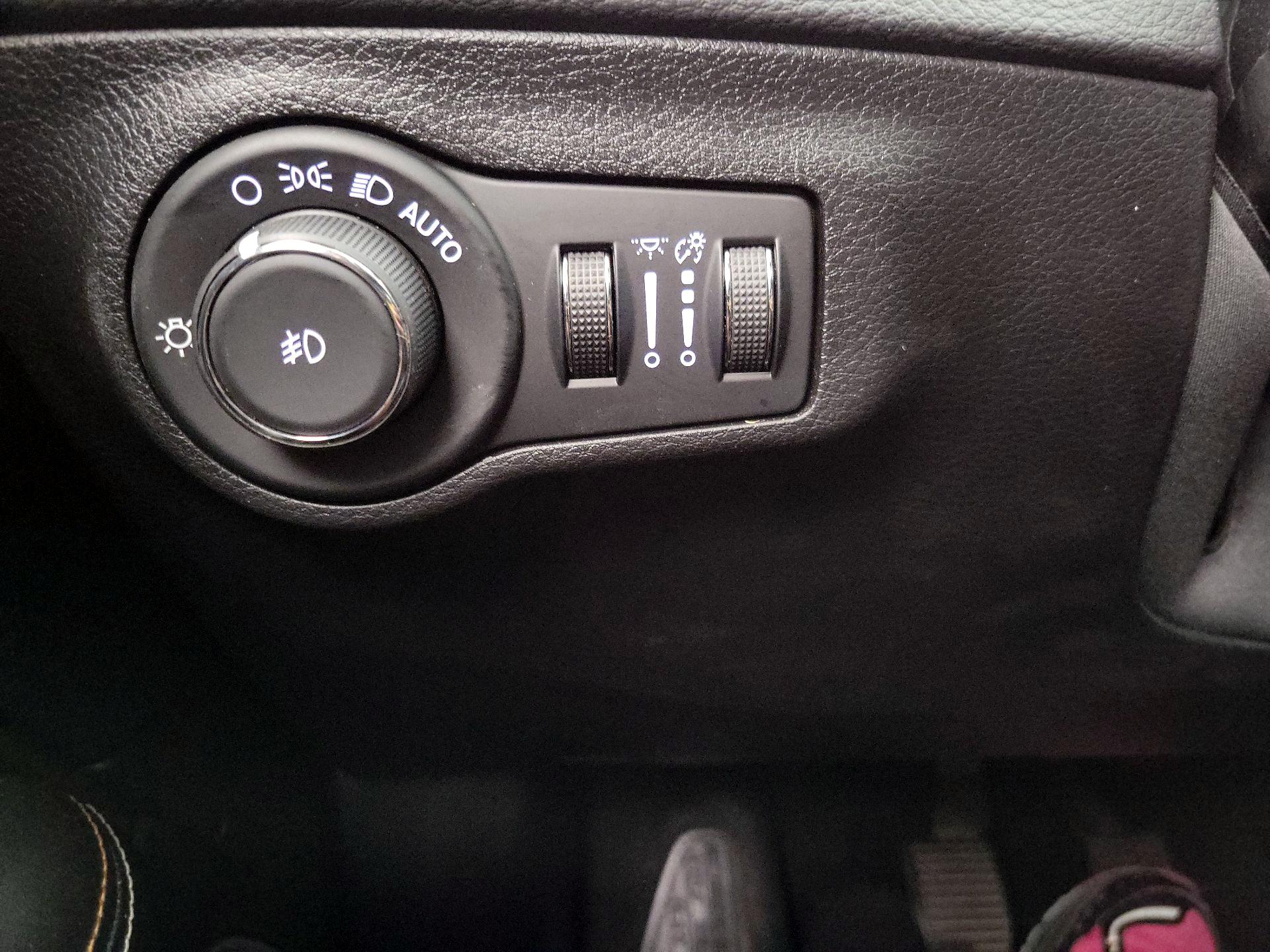 Thumbnail: 2019 Jeep Compass - 13