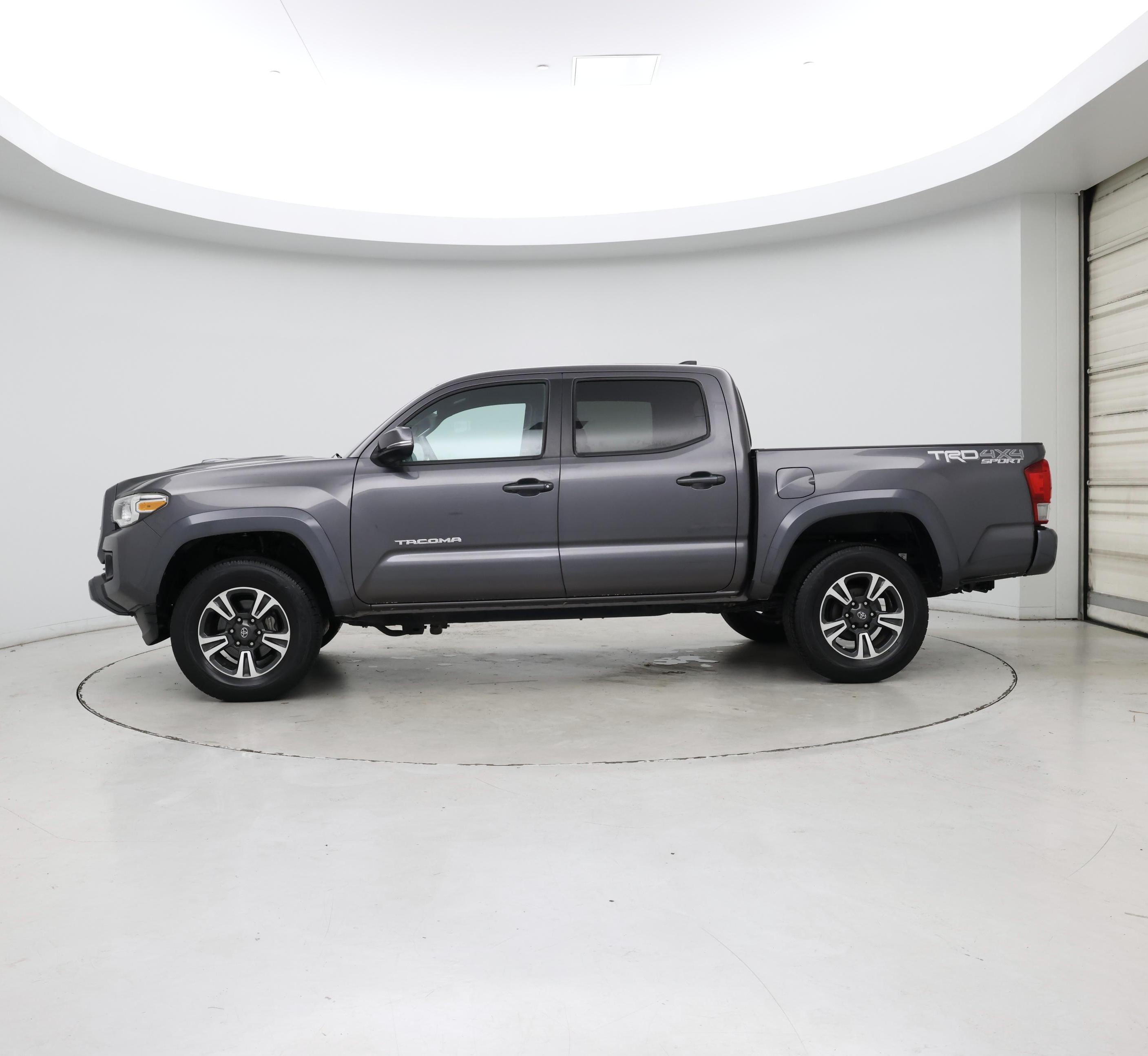Thumbnail: 2017 Toyota Tacoma - 3