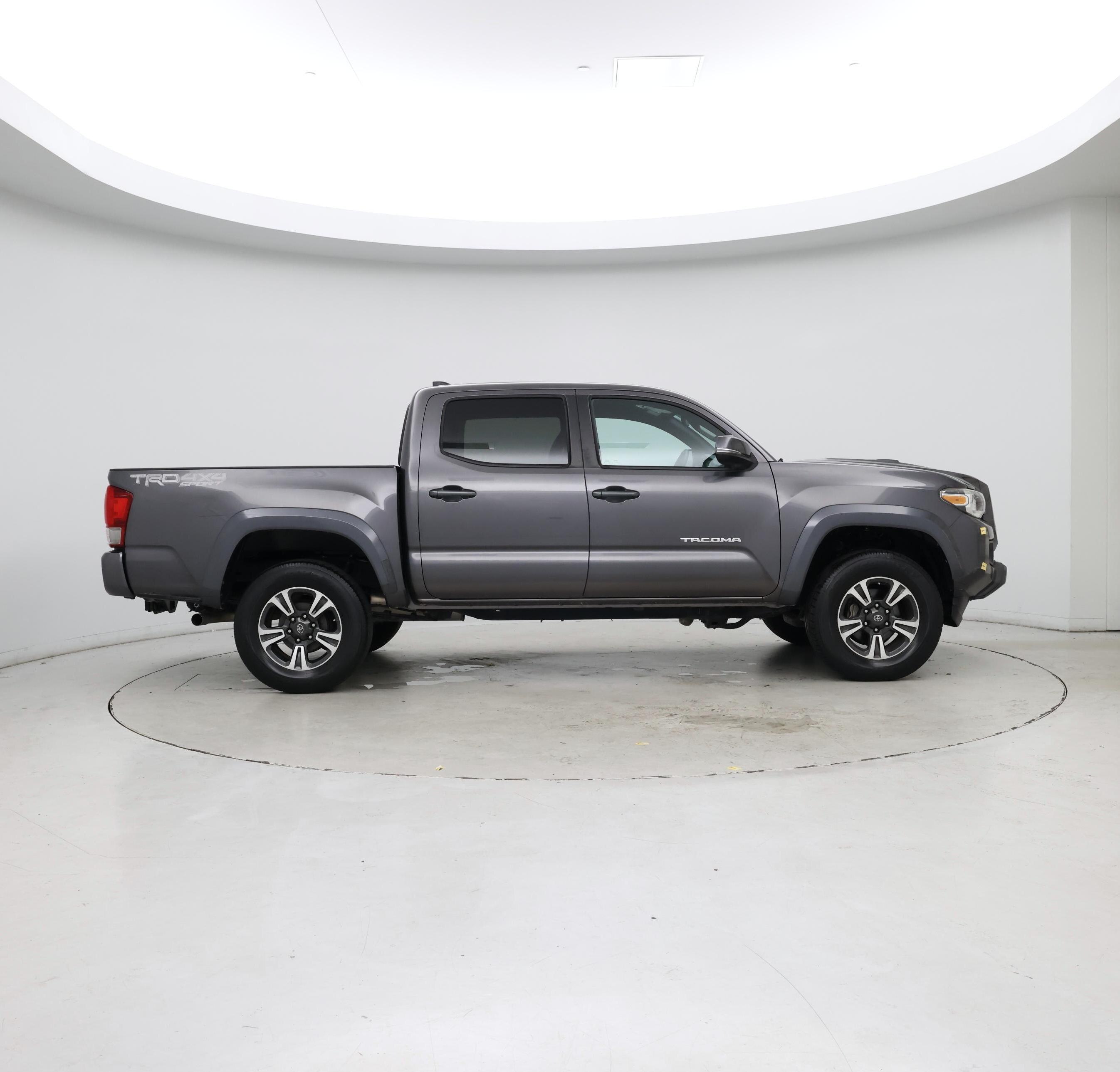 Thumbnail: 2017 Toyota Tacoma - 7