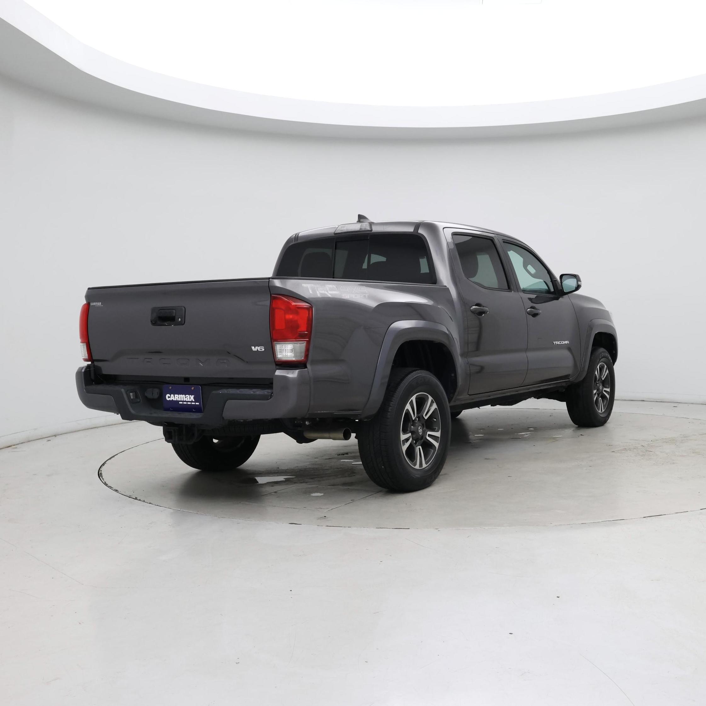 Thumbnail: 2017 Toyota Tacoma - 8