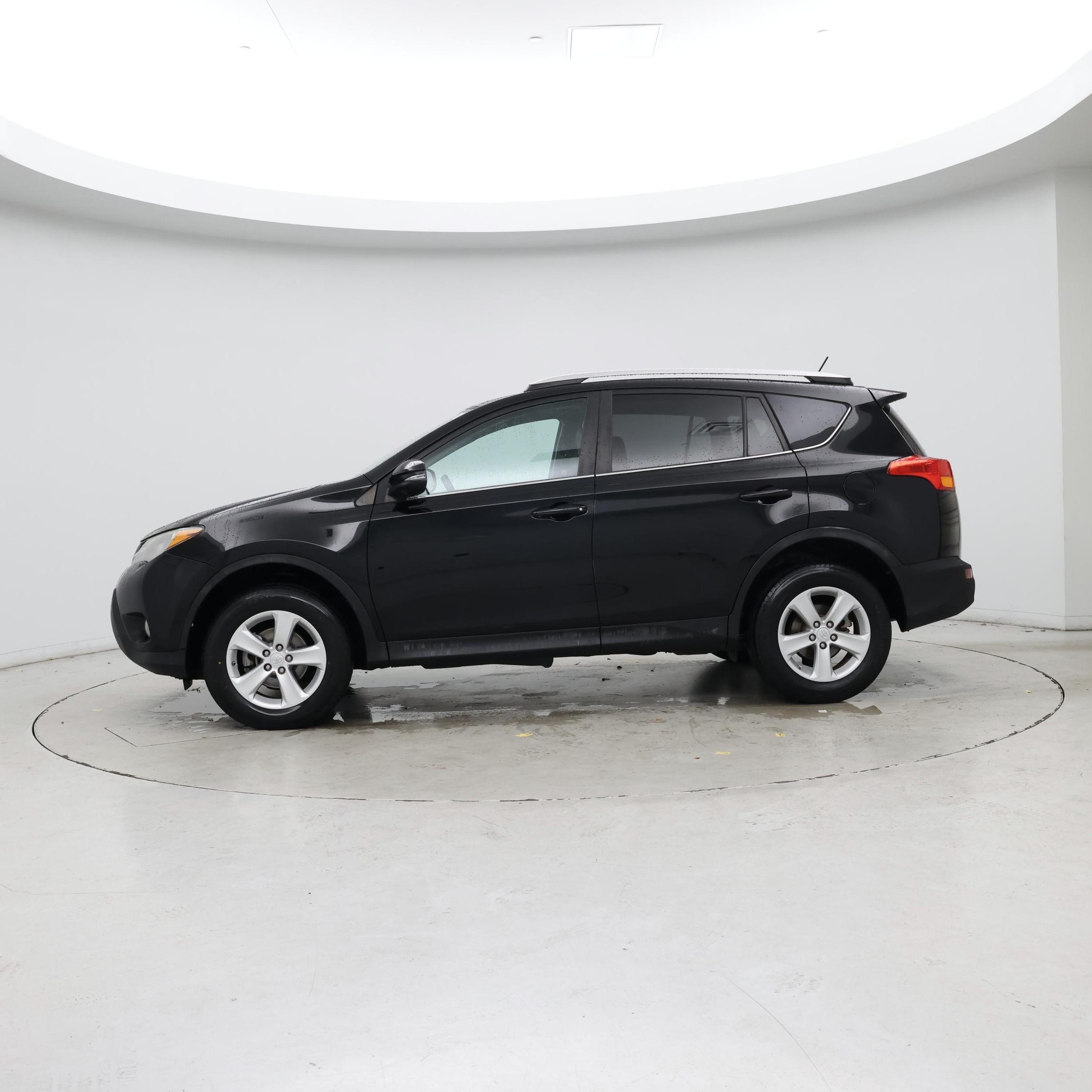 Thumbnail: 2014 Toyota RAV4 - 3