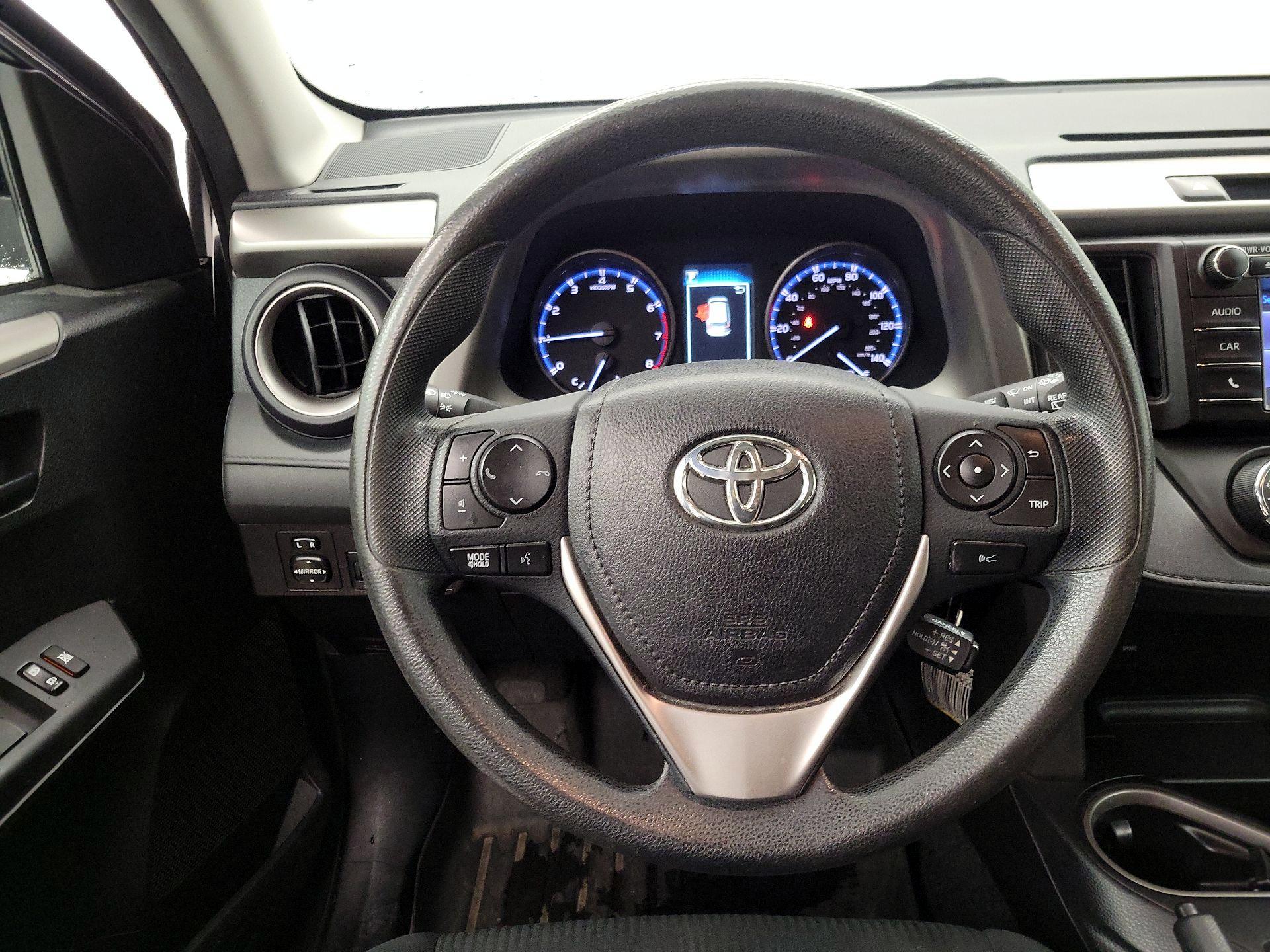Thumbnail: 2017 Toyota RAV4 - 10