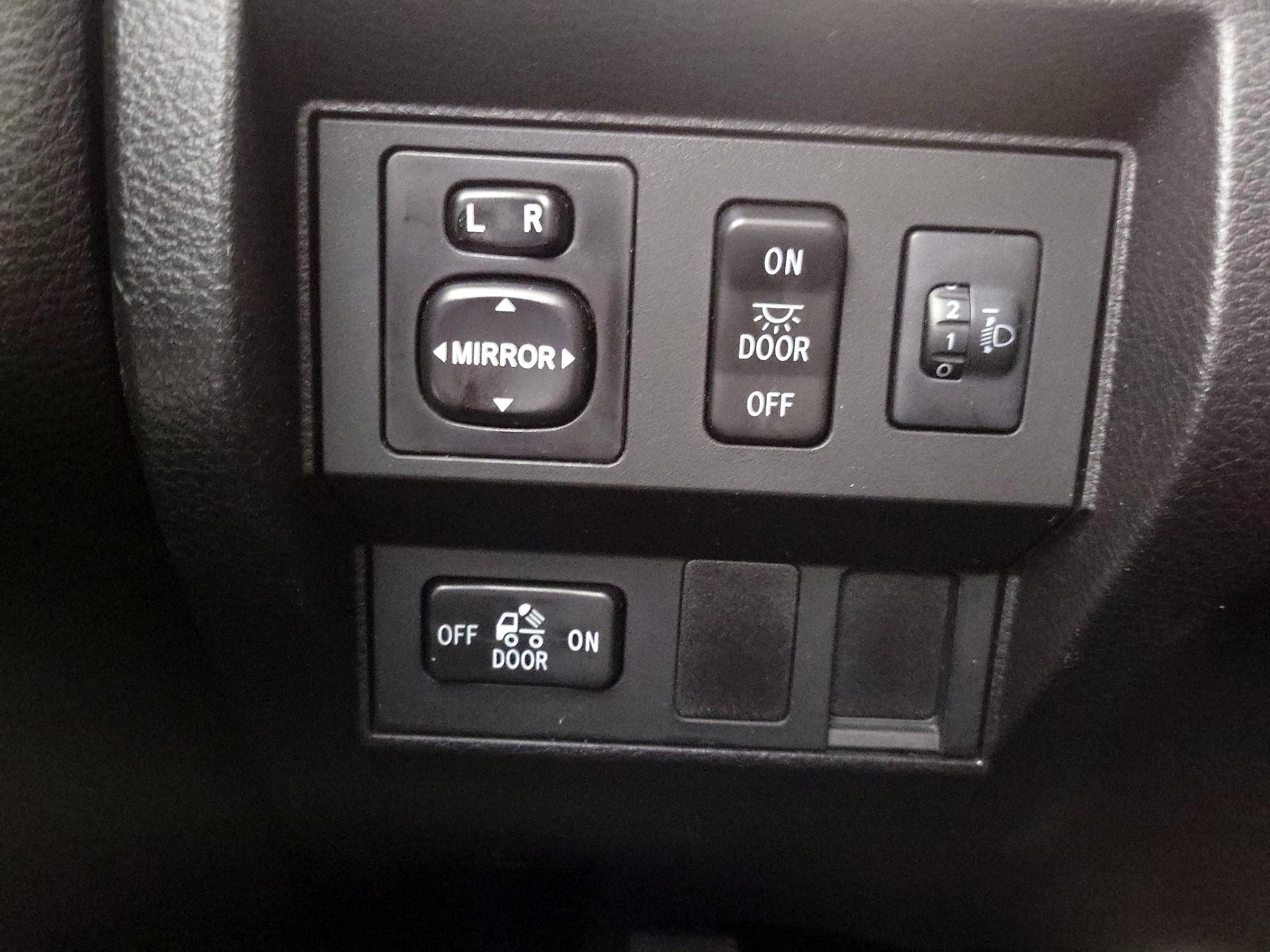 Thumbnail: 2014 Toyota Tundra - 13
