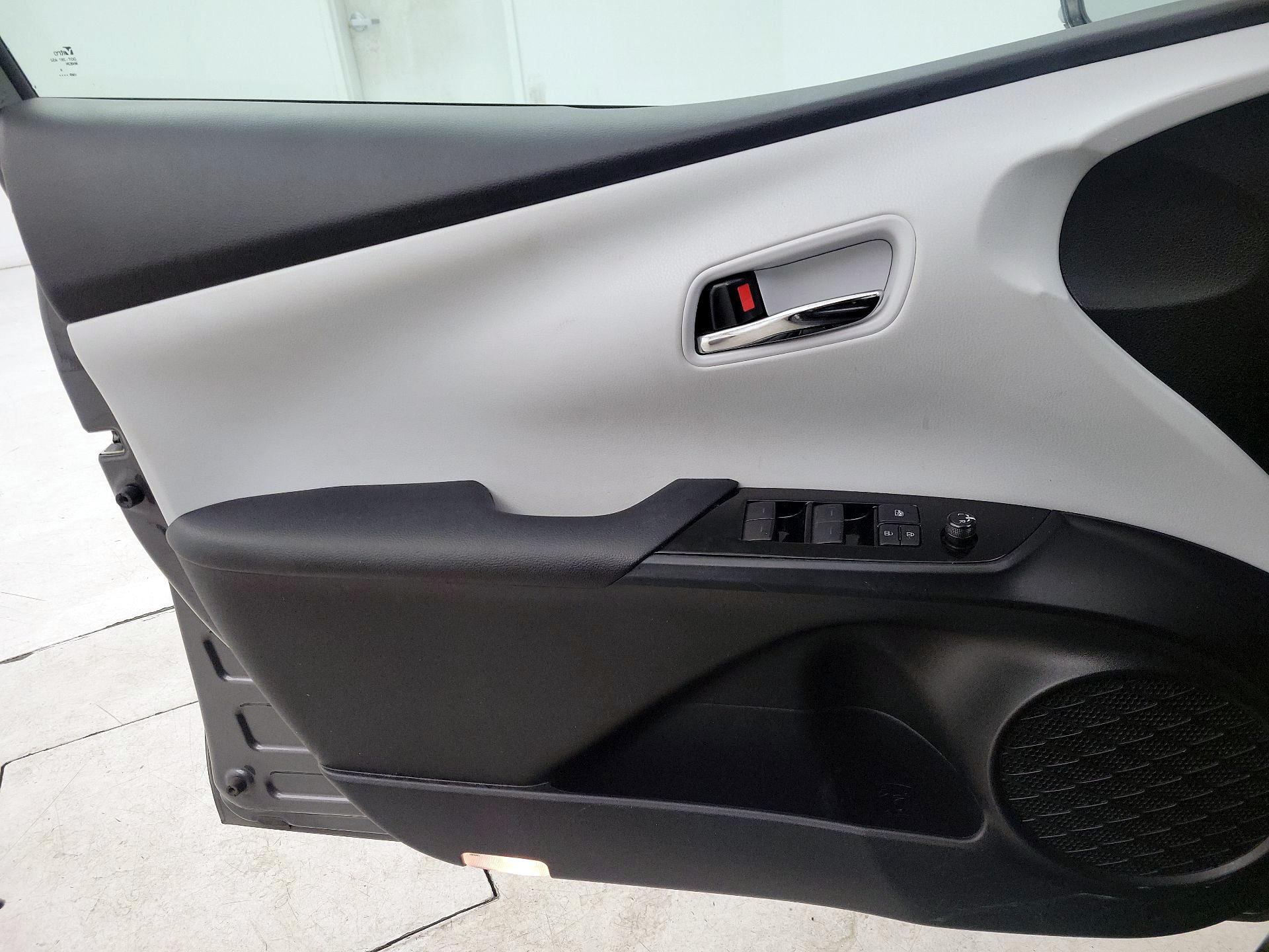 Thumbnail: 2020 Toyota Prius Prime - 12