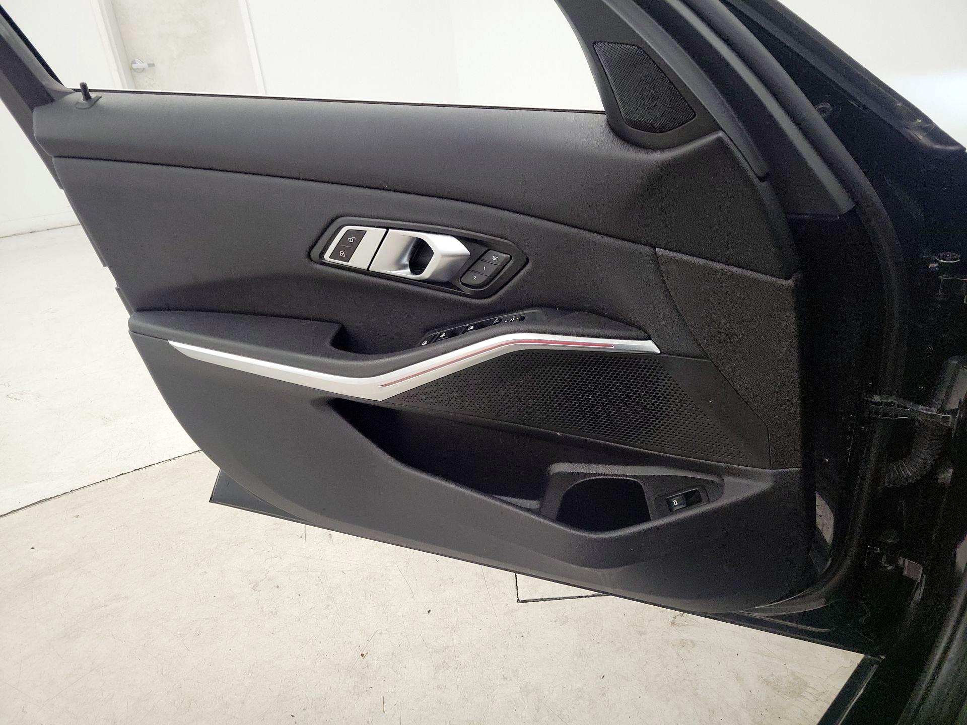 Thumbnail: 2021 BMW 3 Series - 12