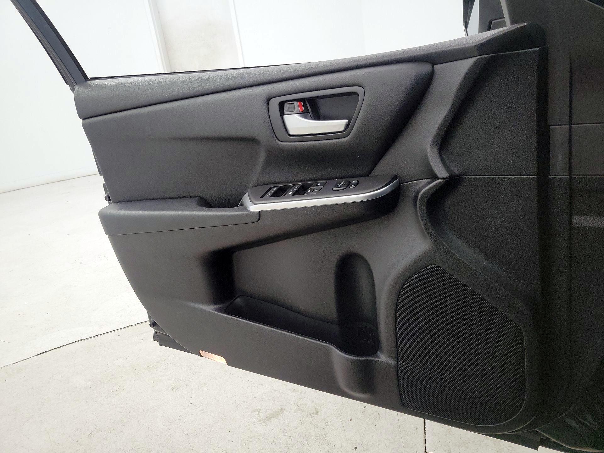 Thumbnail: 2015 Toyota Camry - 12