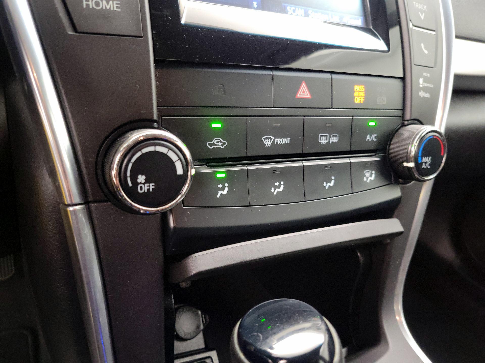 Thumbnail: 2015 Toyota Camry - 16