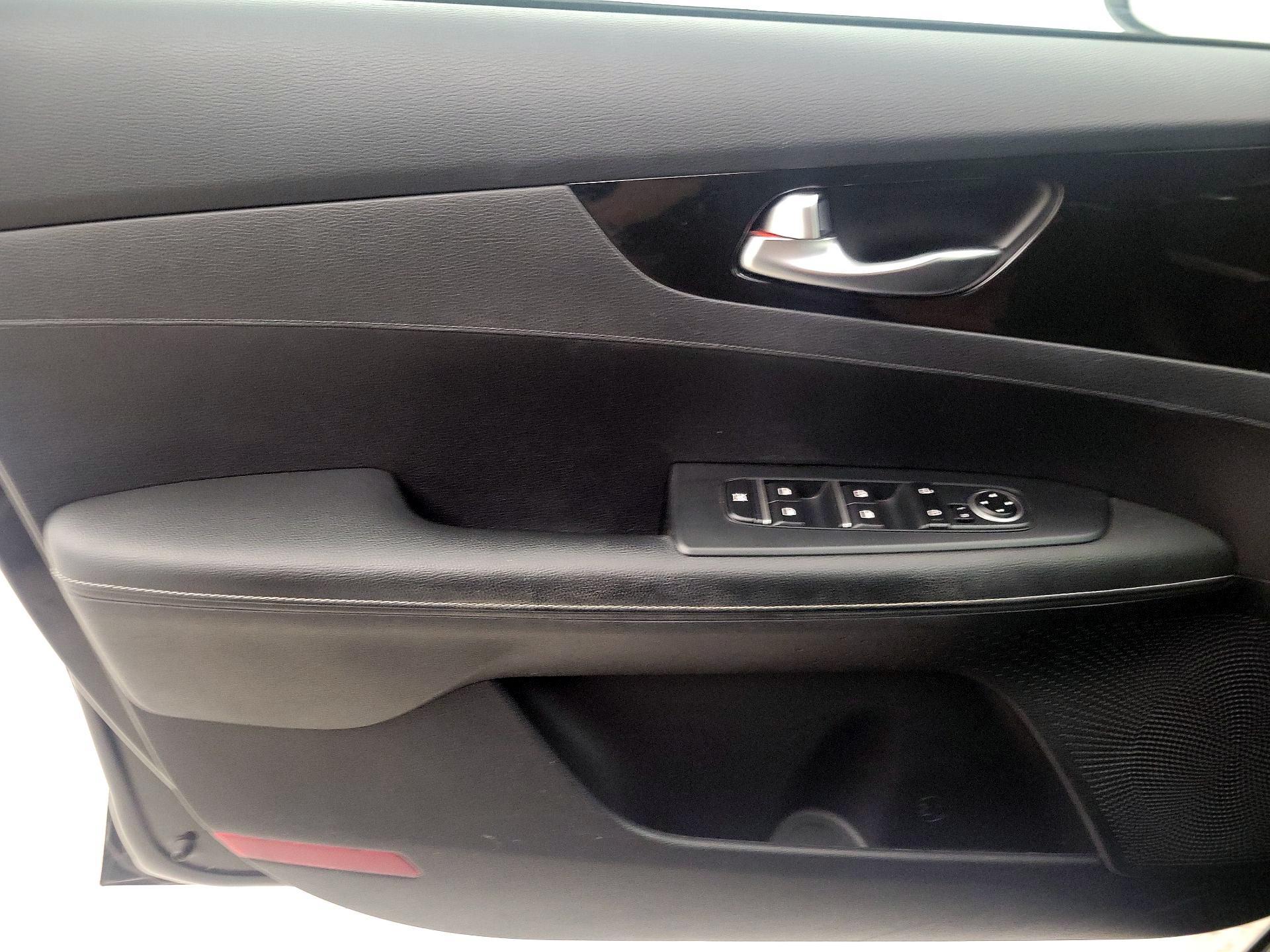 Thumbnail: 2019 Kia Forte - 12