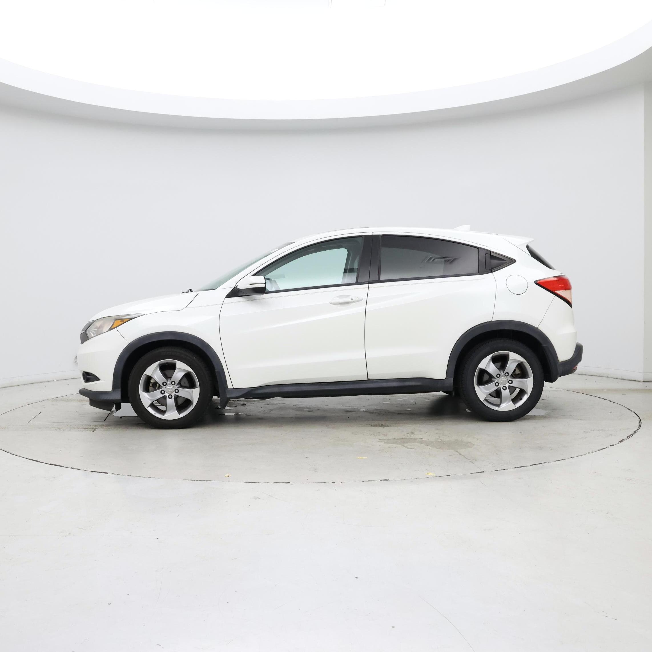 Thumbnail: 2016 Honda HR-V - 3
