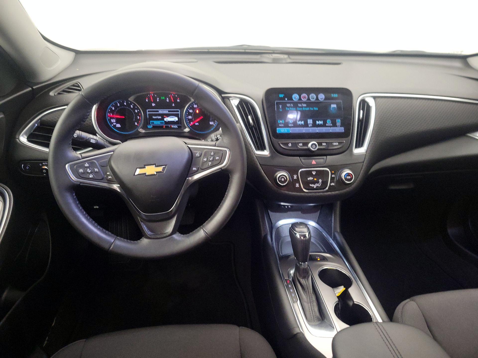 Thumbnail: 2017 Chevrolet Malibu - 9