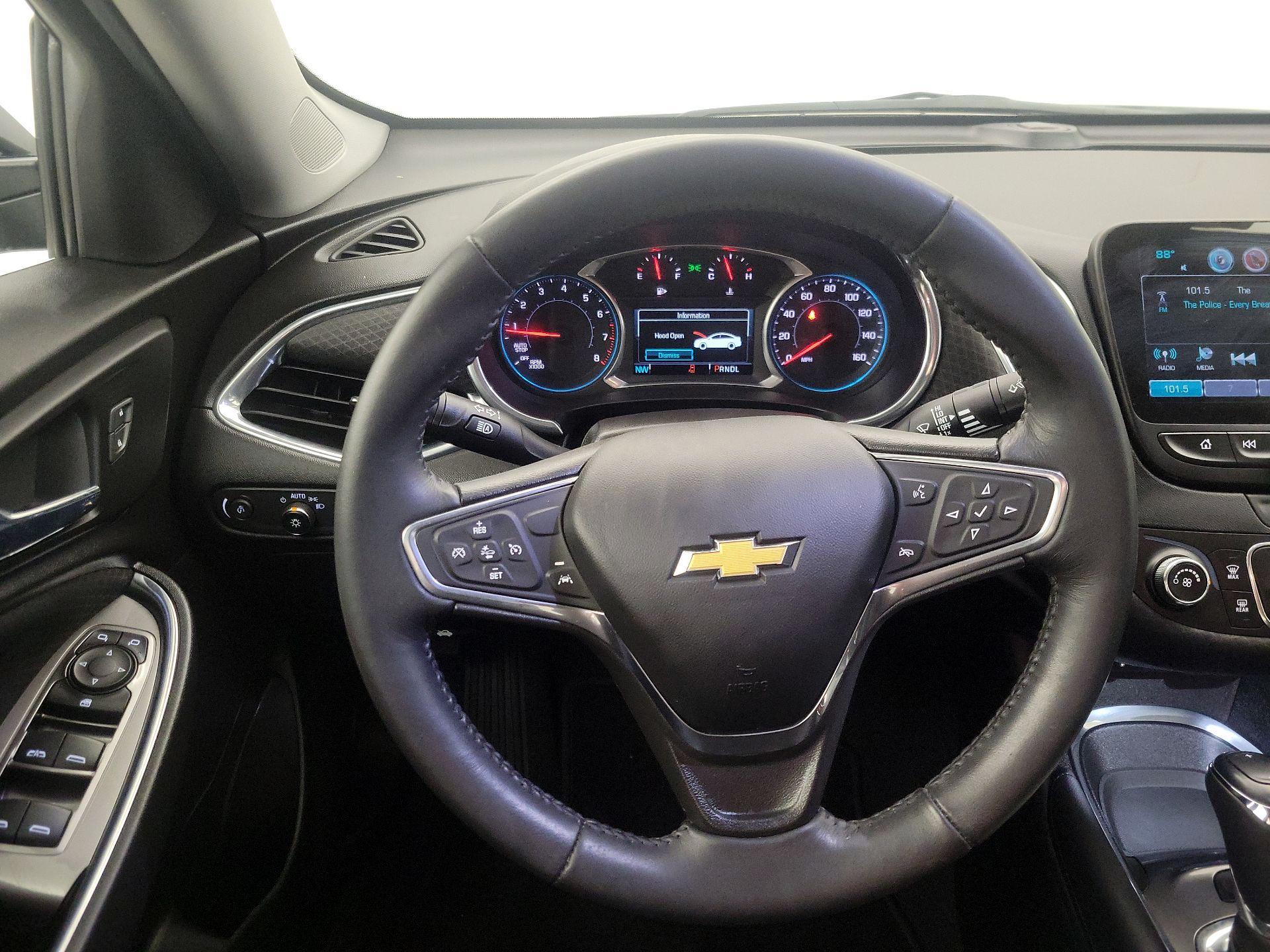 Thumbnail: 2017 Chevrolet Malibu - 10
