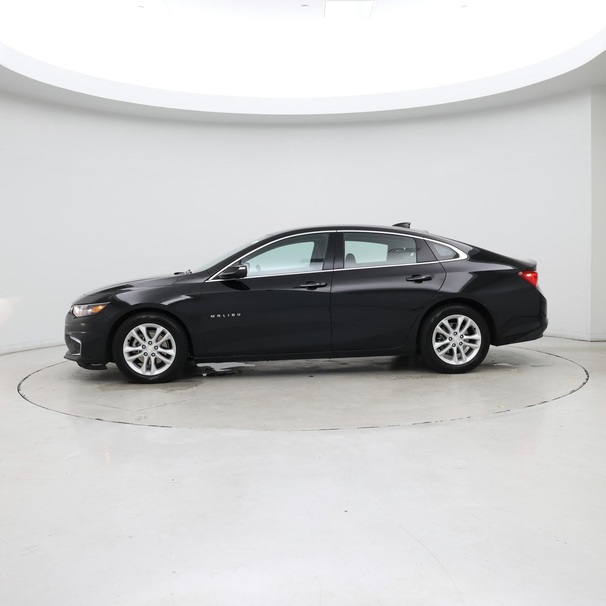 Thumbnail: 2017 Chevrolet Malibu - 3