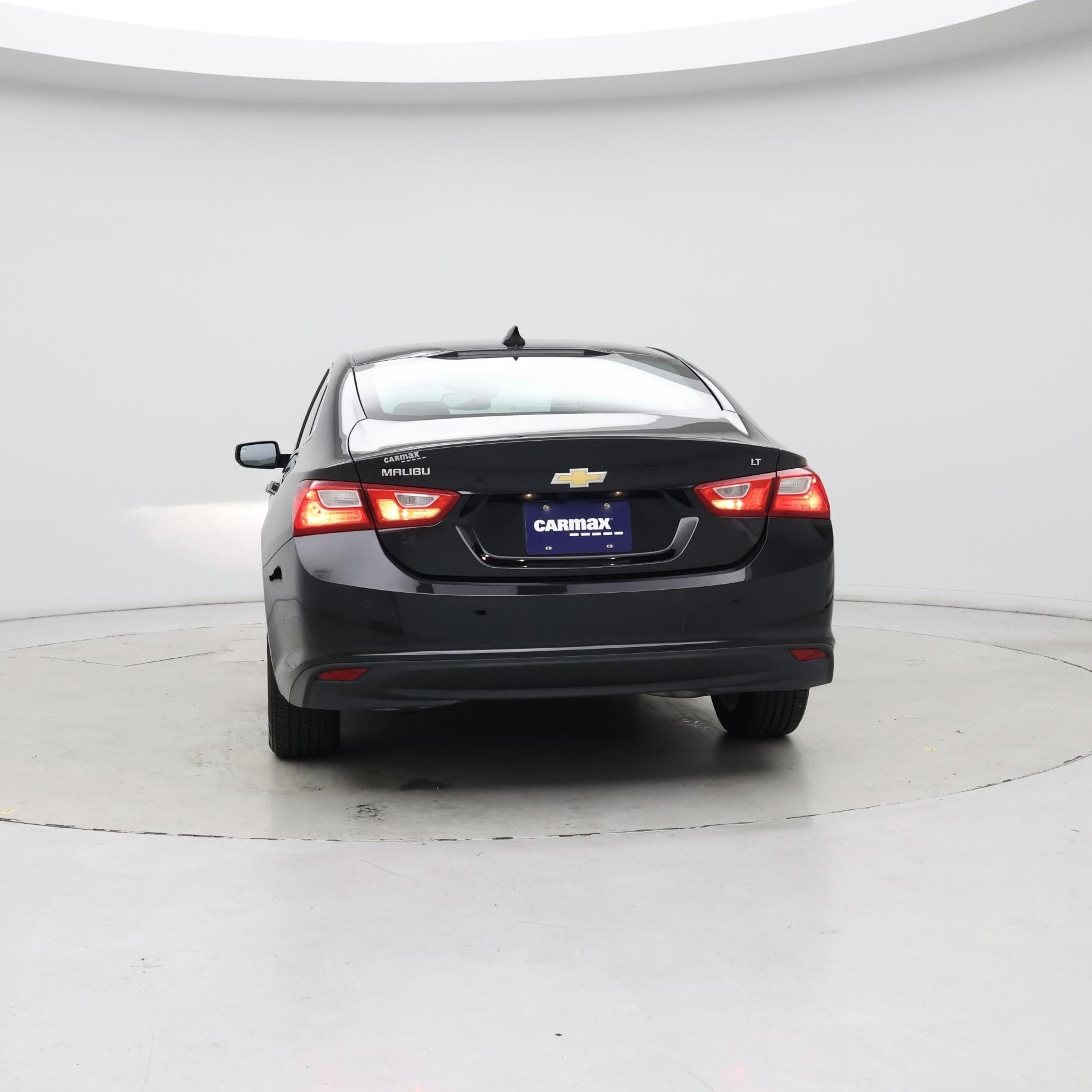 Thumbnail: 2017 Chevrolet Malibu - 6
