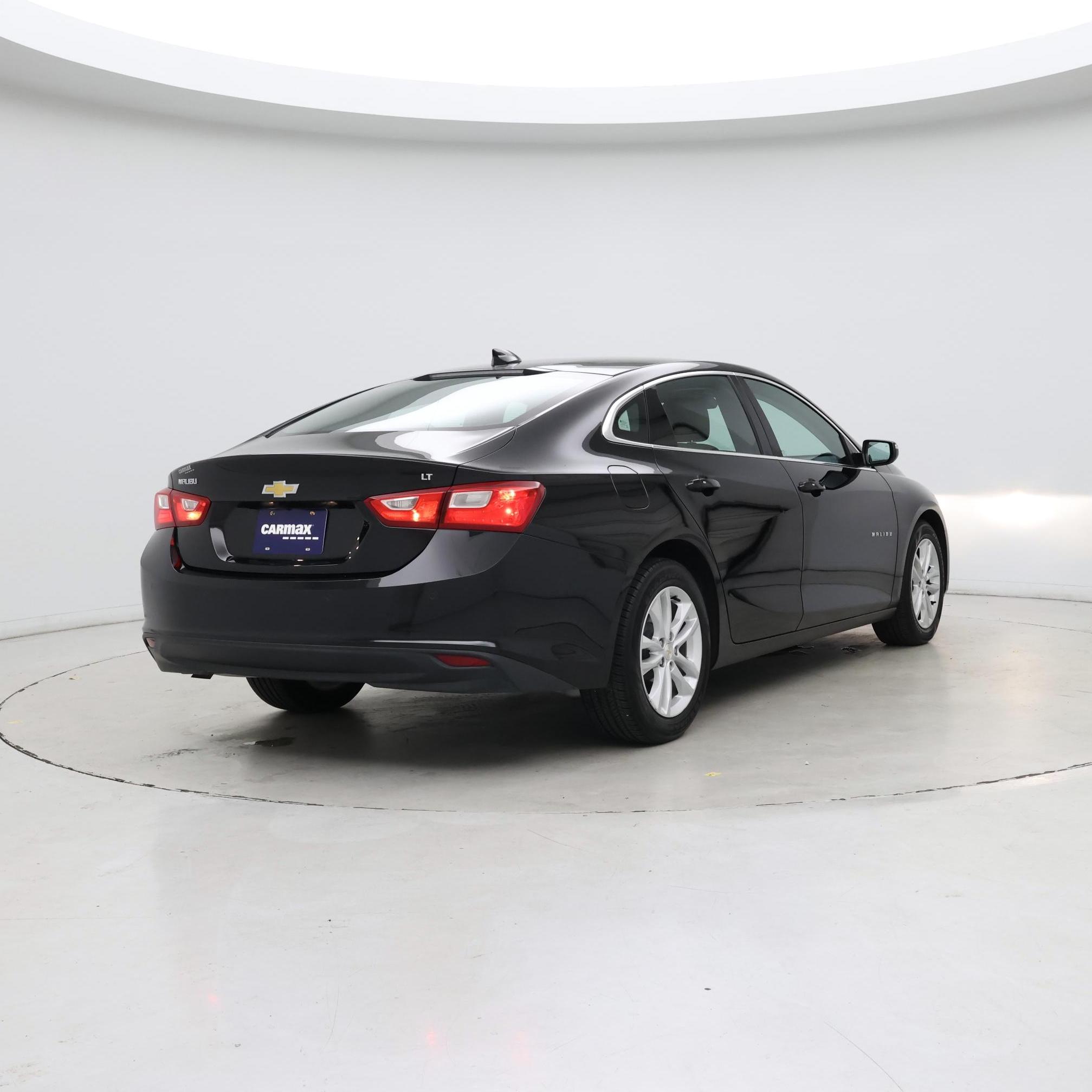 Thumbnail: 2017 Chevrolet Malibu - 8