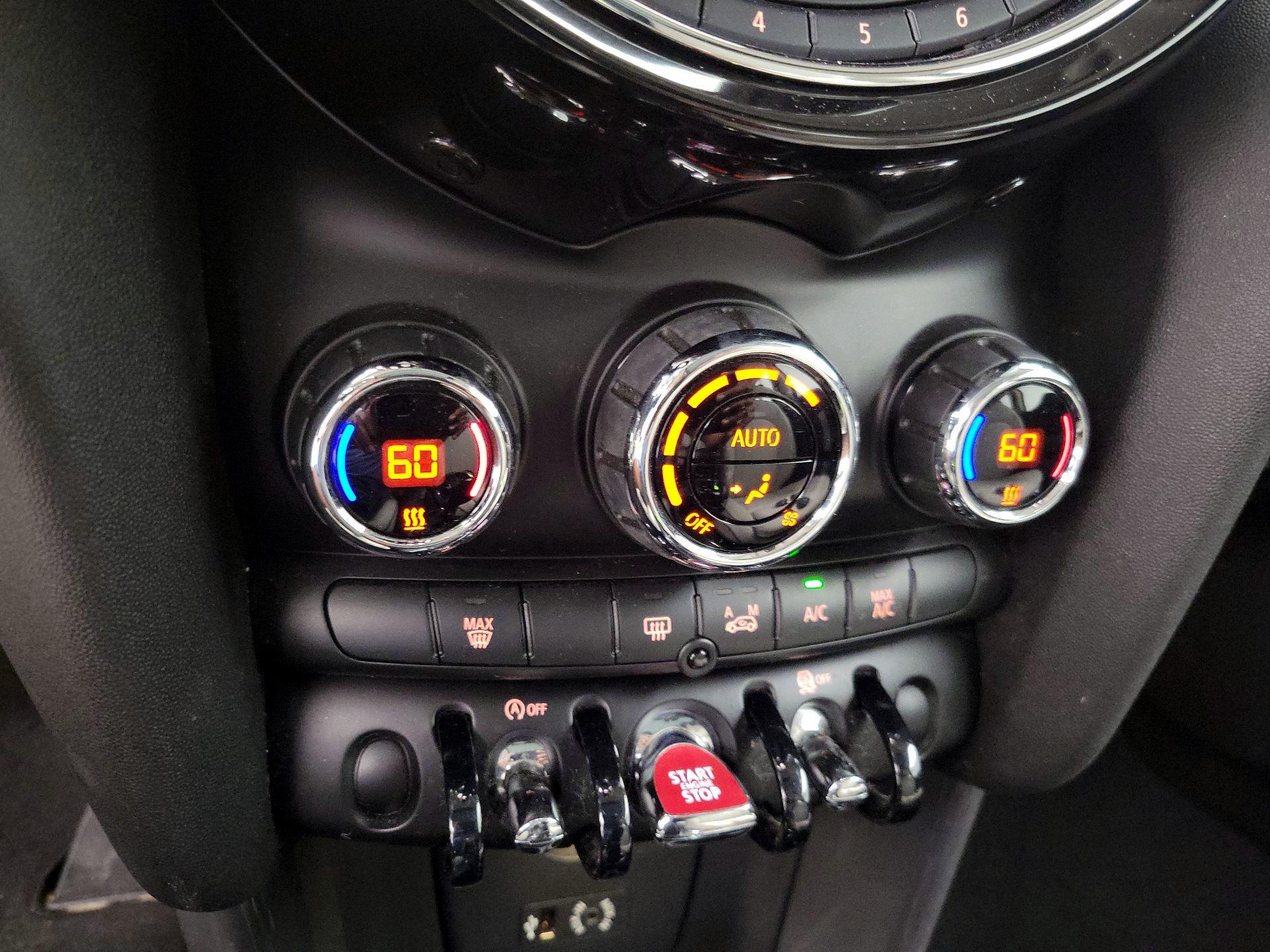 Thumbnail: 2015 MINI Cooper Hardtop - 15