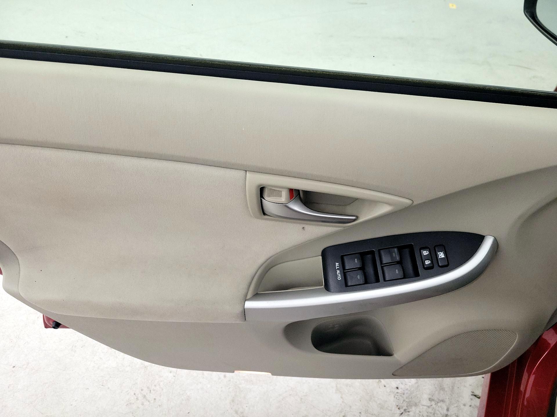 Thumbnail: 2013 Toyota Prius - 12