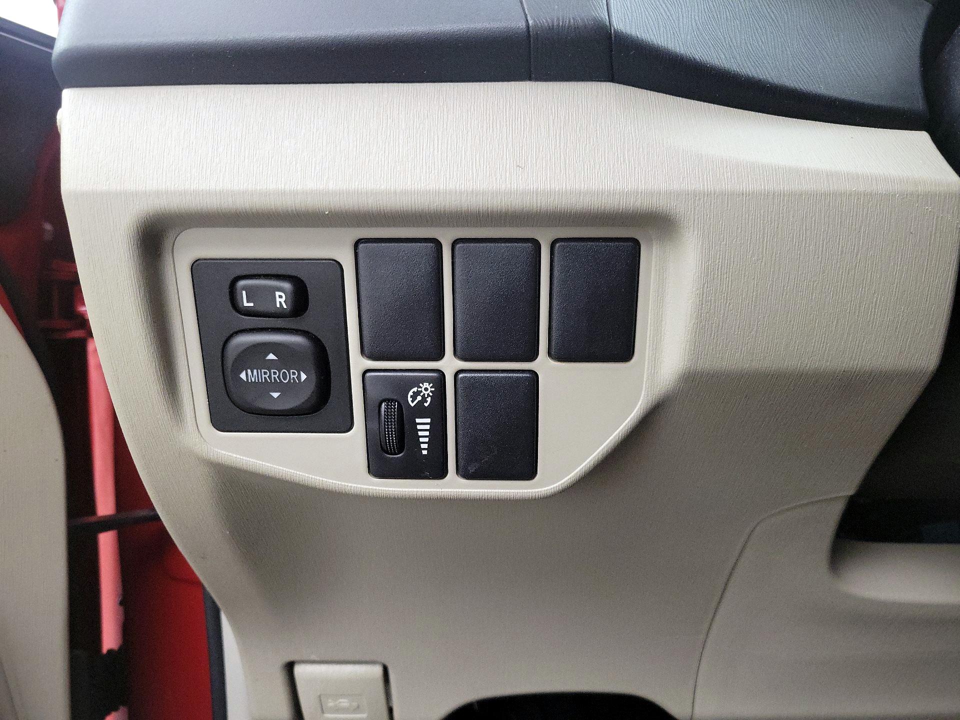 Thumbnail: 2013 Toyota Prius - 13