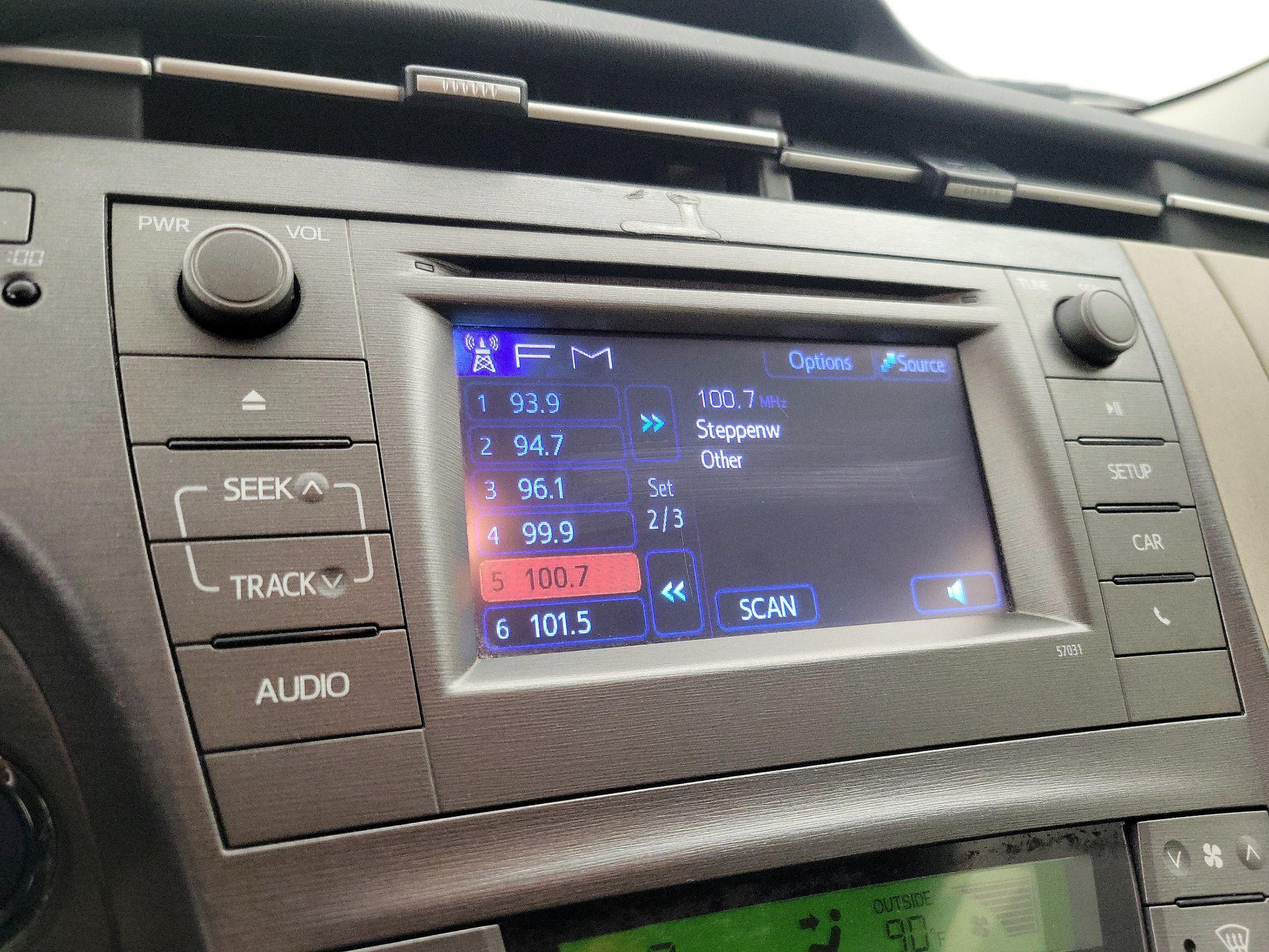Thumbnail: 2013 Toyota Prius - 14