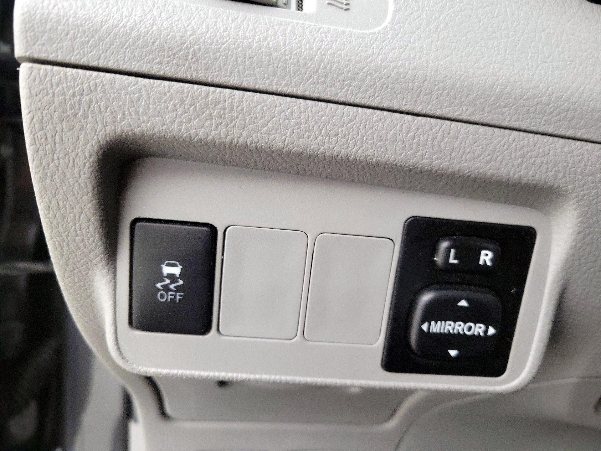 Thumbnail: 2013 Toyota Corolla - 13
