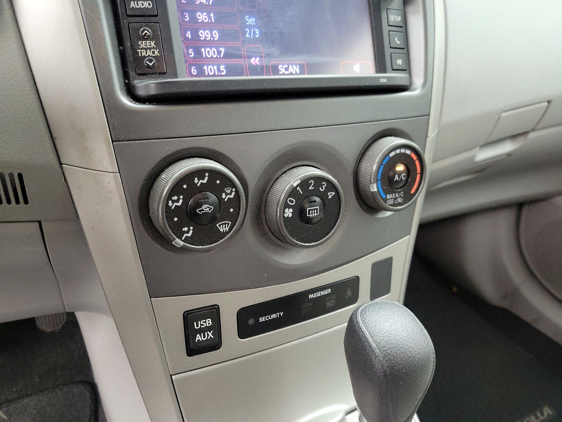 Thumbnail: 2013 Toyota Corolla - 16