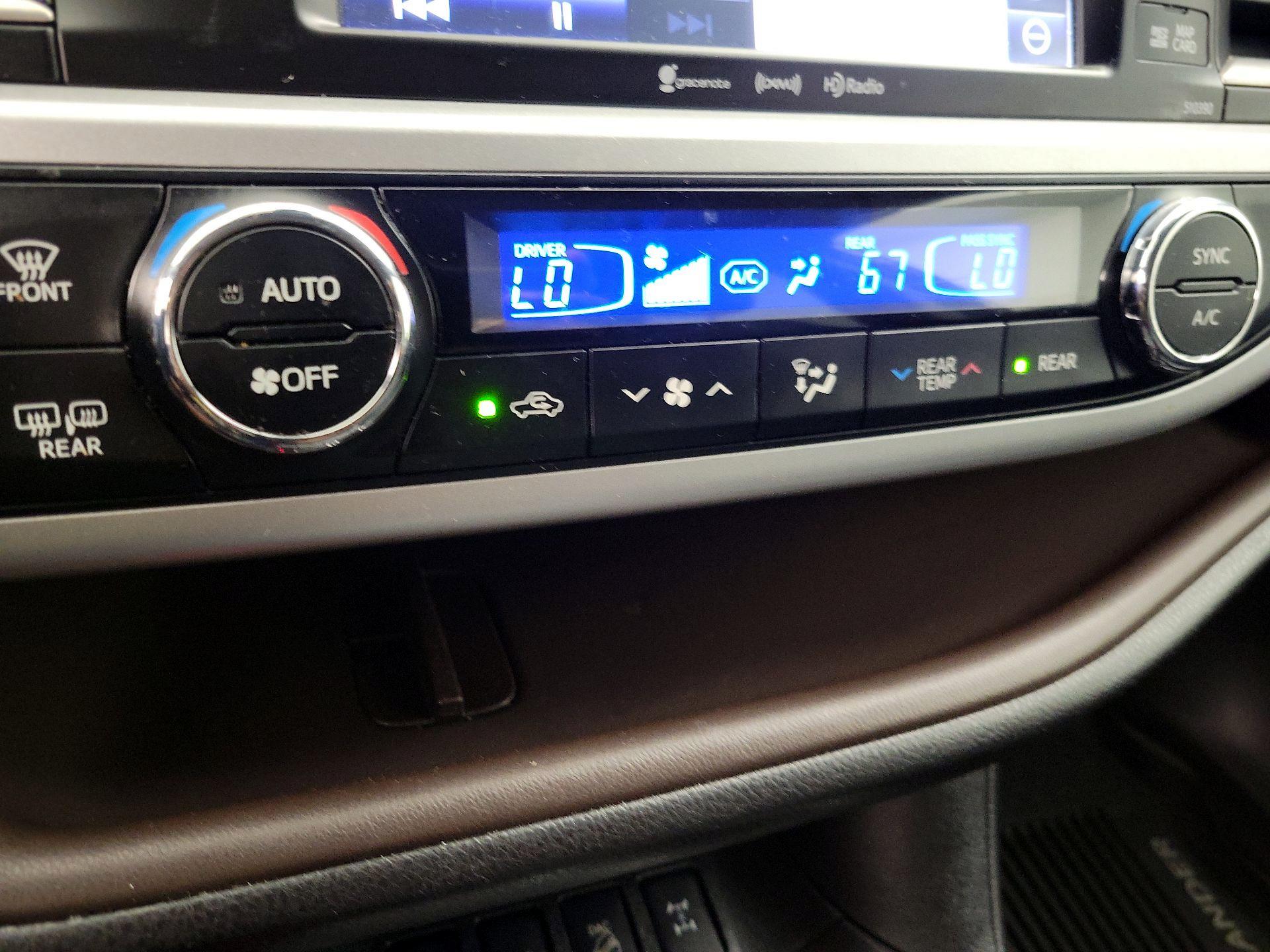 Thumbnail: 2019 Toyota Highlander - 16