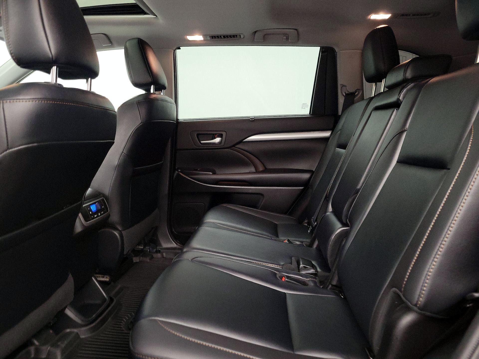 Thumbnail: 2019 Toyota Highlander - 20