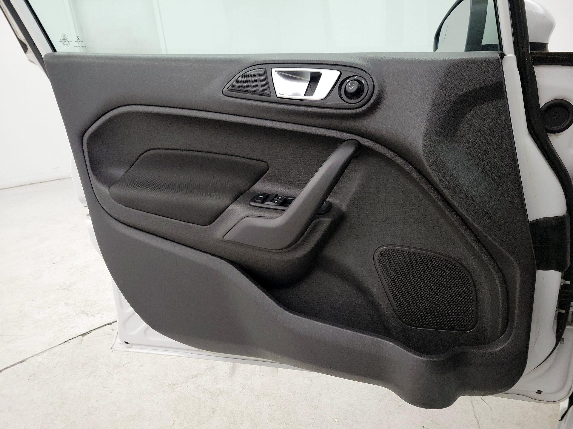 Thumbnail: 2015 Ford Fiesta - 12