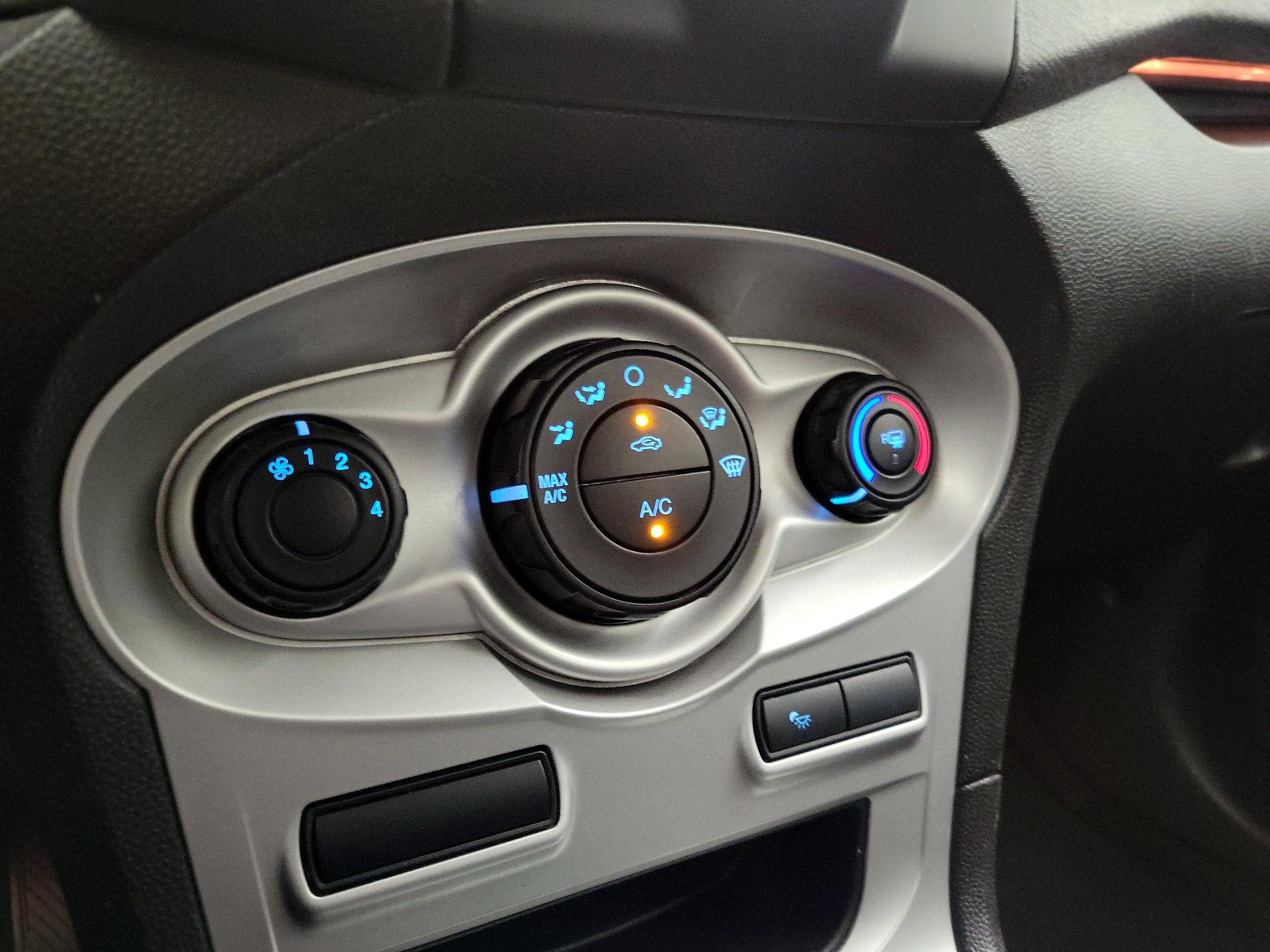 Thumbnail: 2015 Ford Fiesta - 15