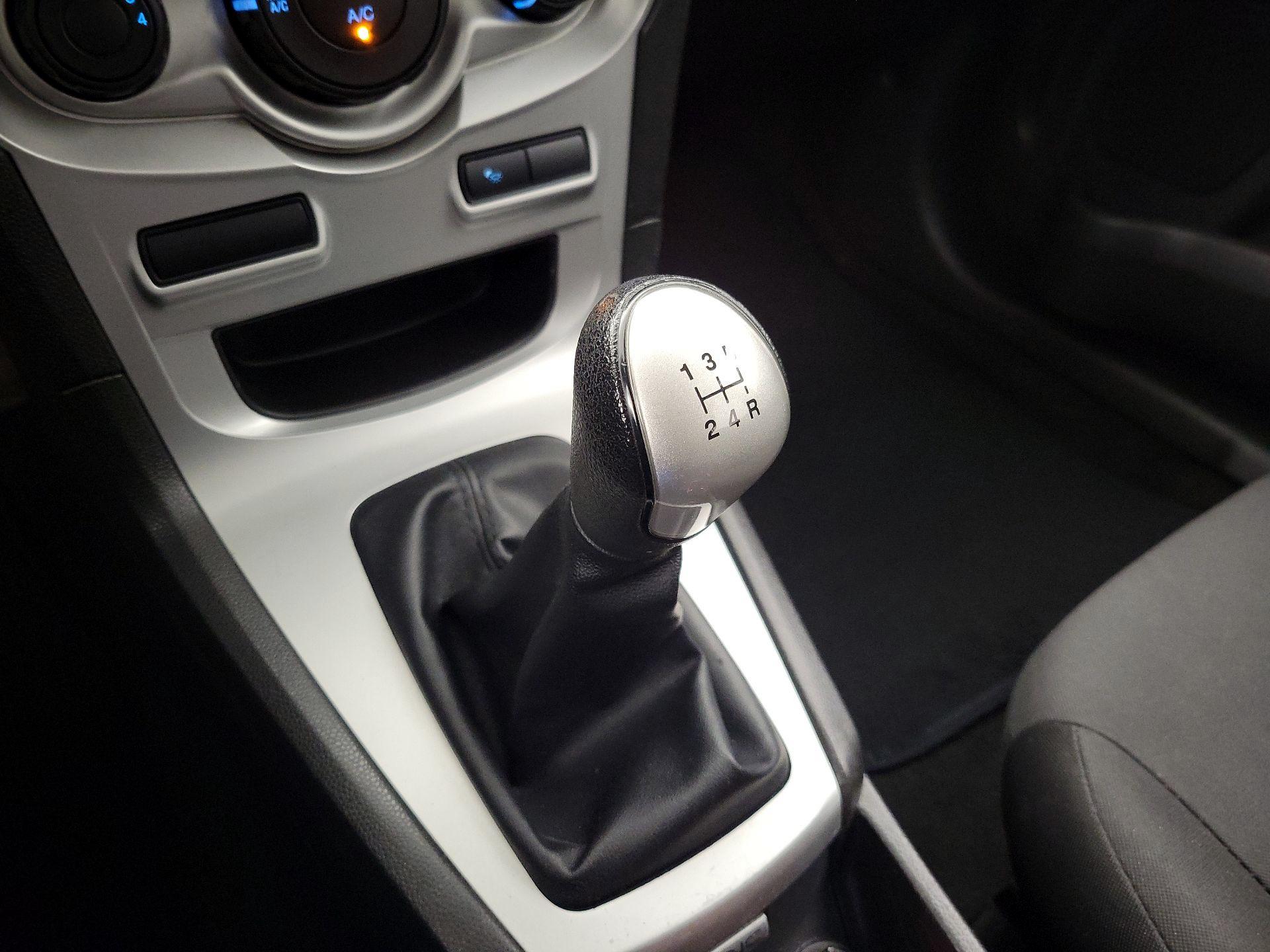 Thumbnail: 2015 Ford Fiesta - 16
