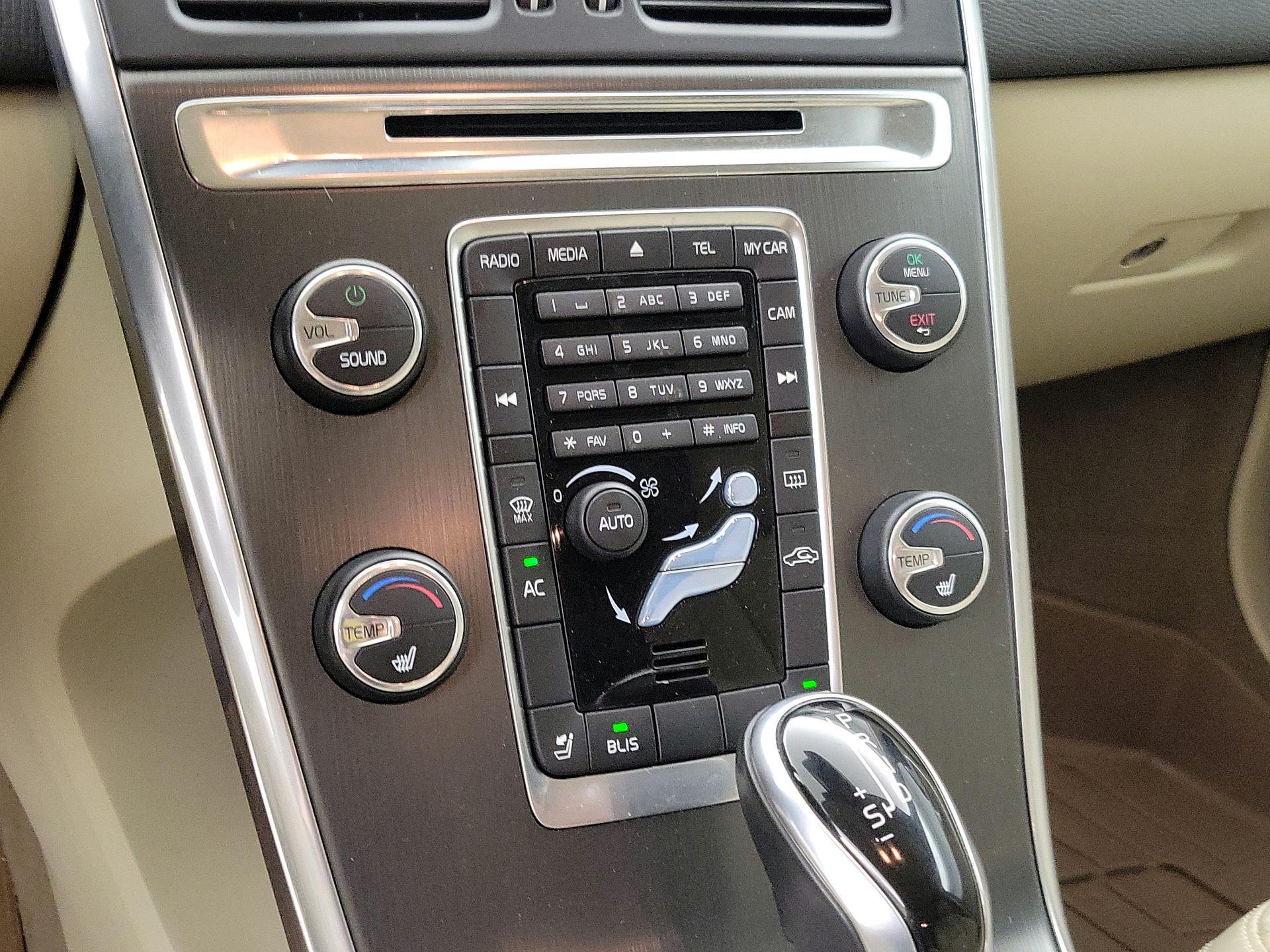 Thumbnail: 2014 Volvo XC60 - 16
