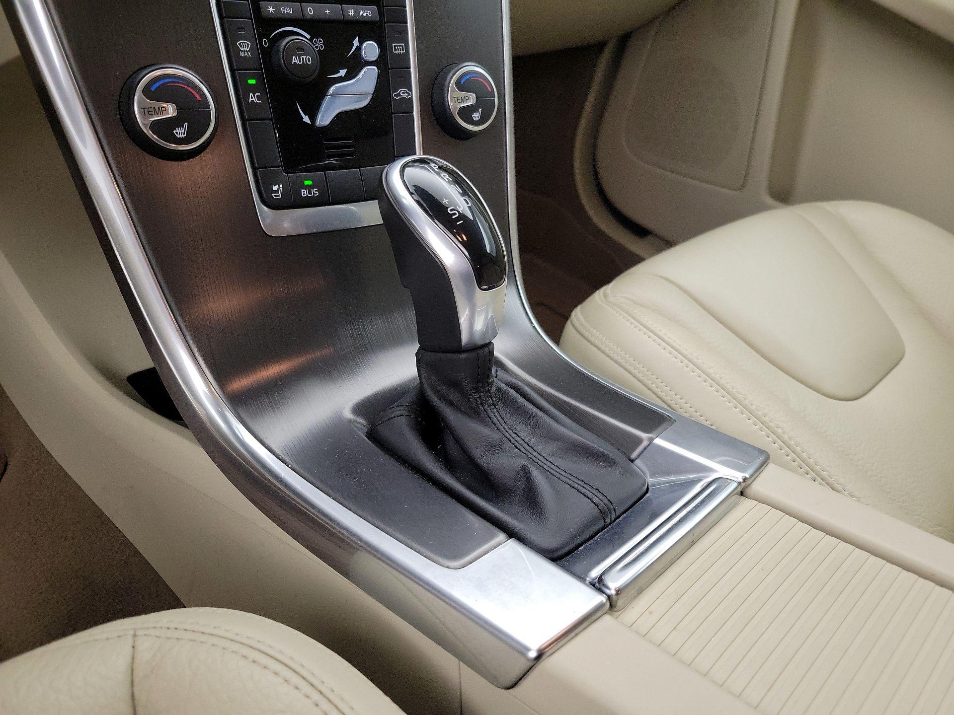 Thumbnail: 2014 Volvo XC60 - 17
