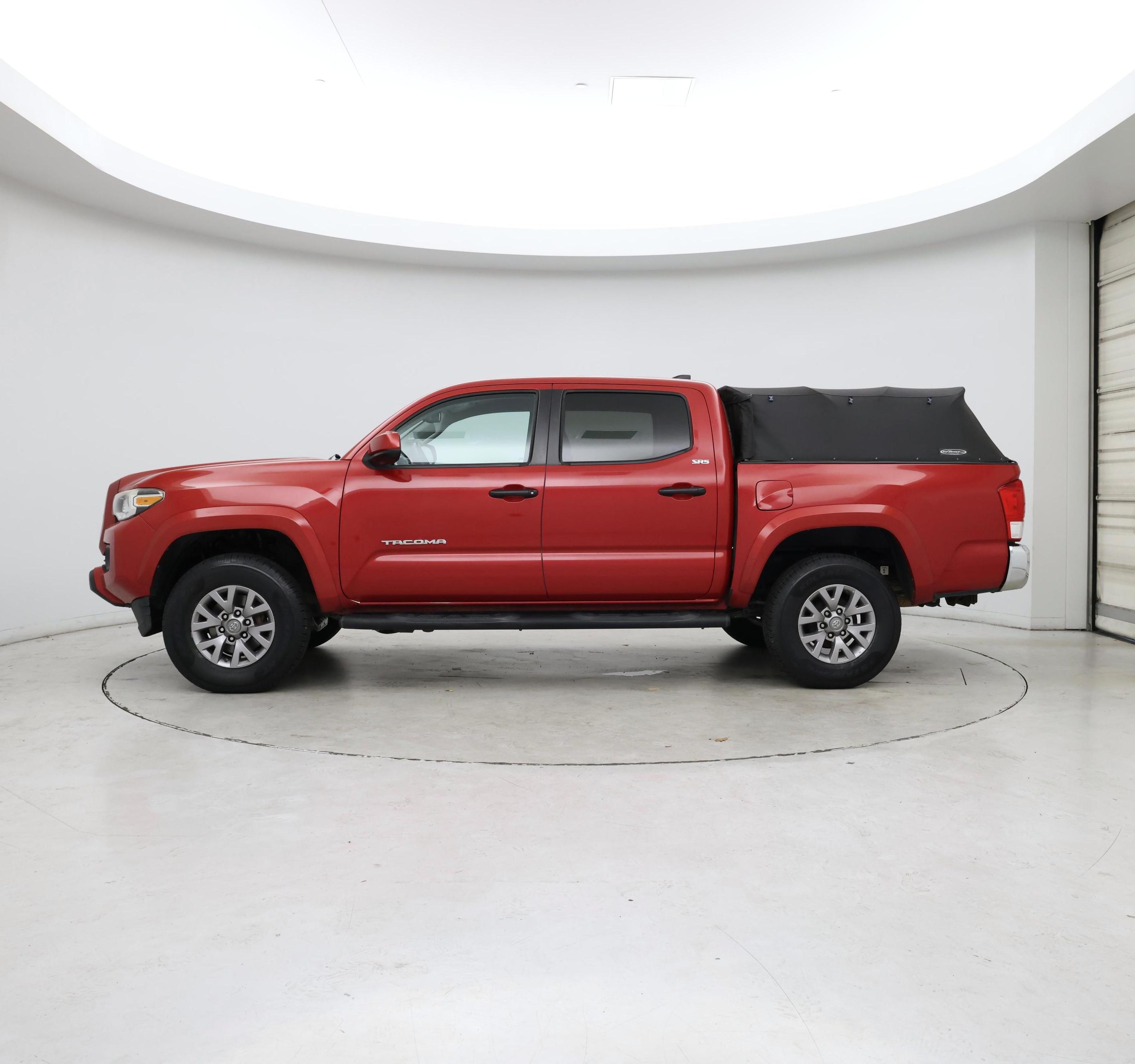 Thumbnail: 2017 Toyota Tacoma - 3
