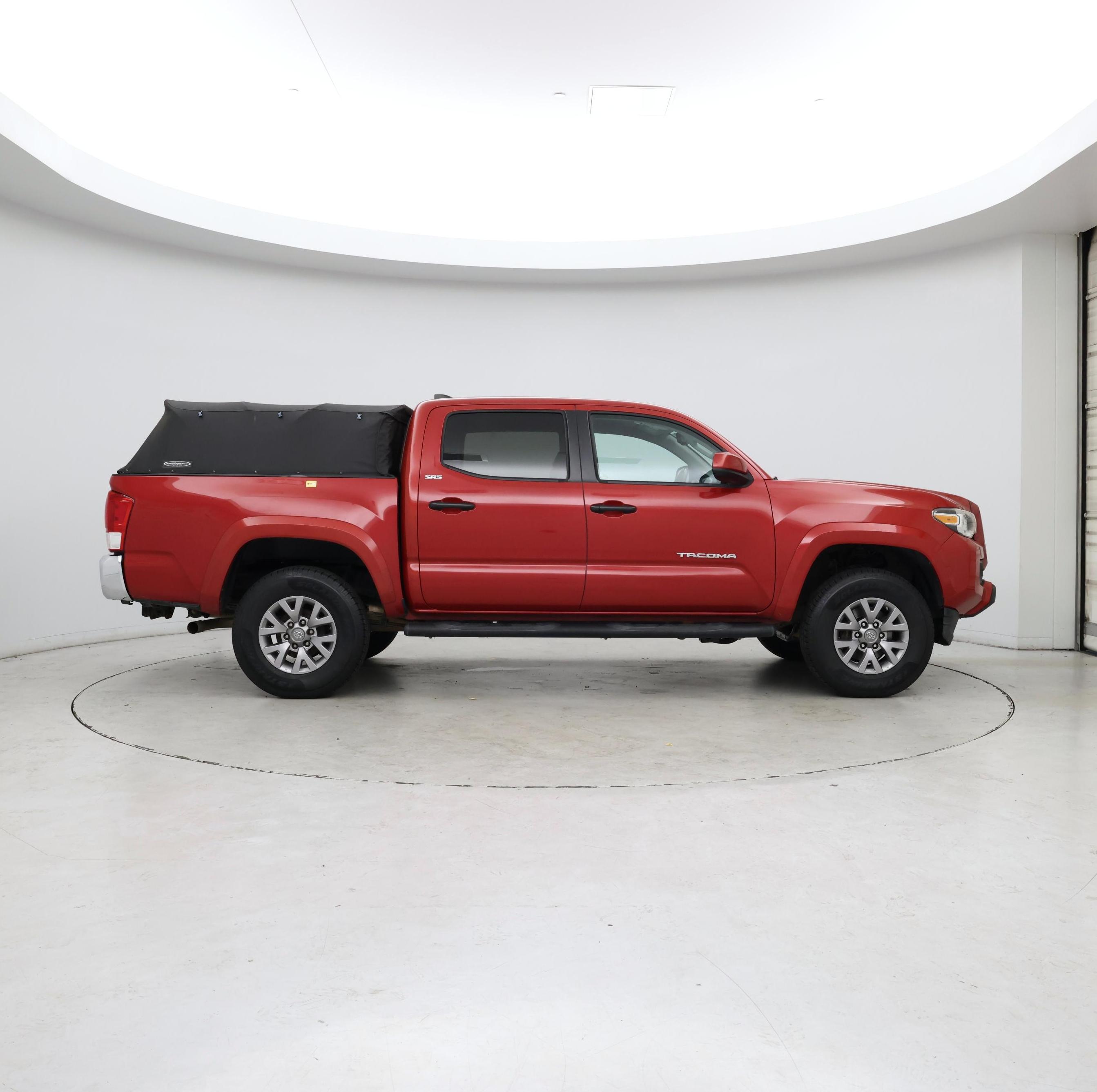 Thumbnail: 2017 Toyota Tacoma - 7
