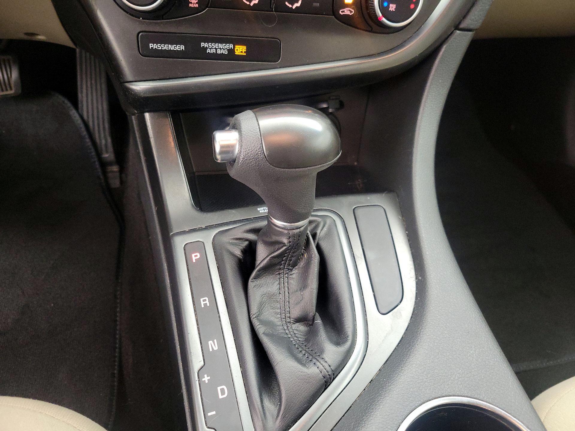 Thumbnail: 2015 Kia Optima - 16