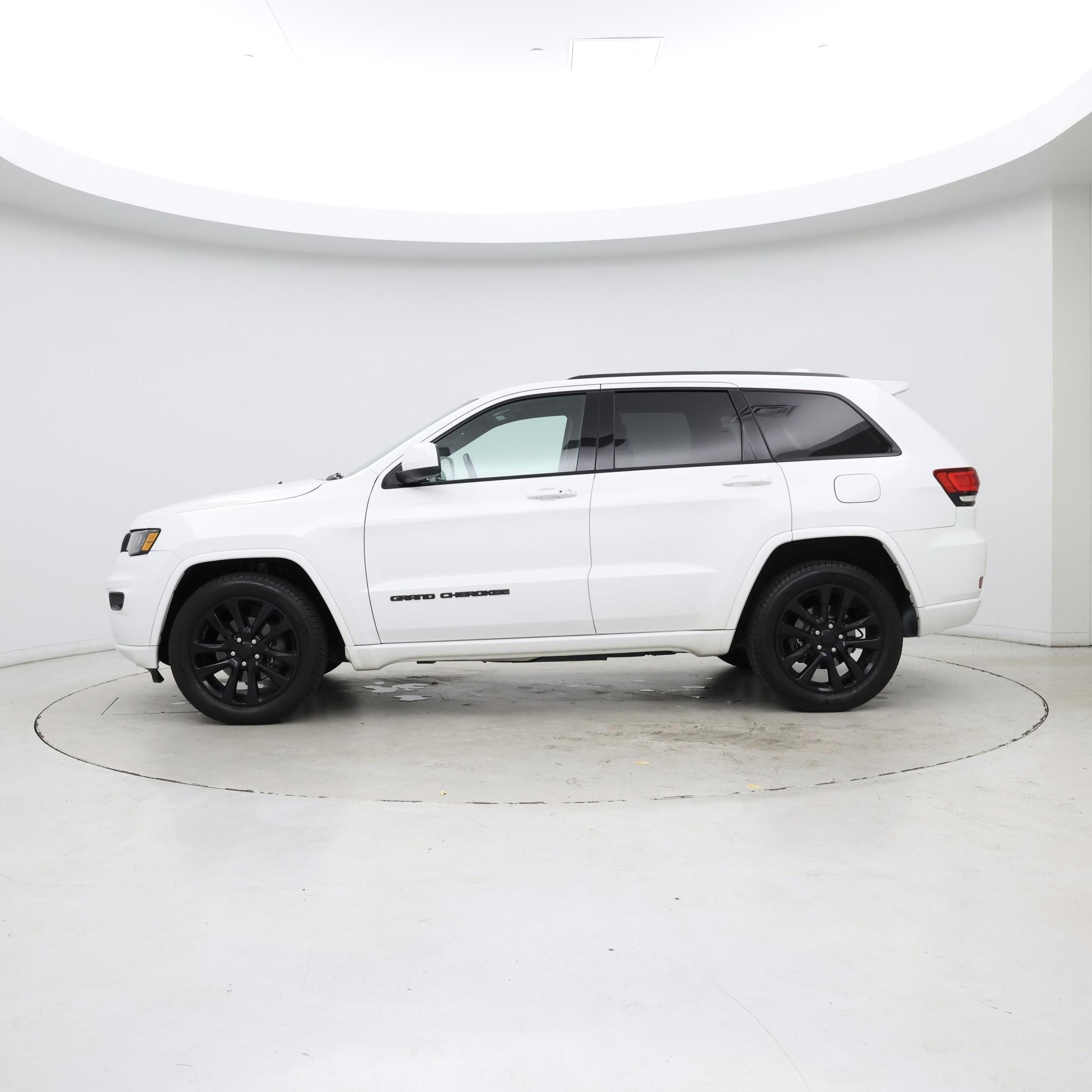 Thumbnail: 2017 Jeep Grand Cherokee - 3