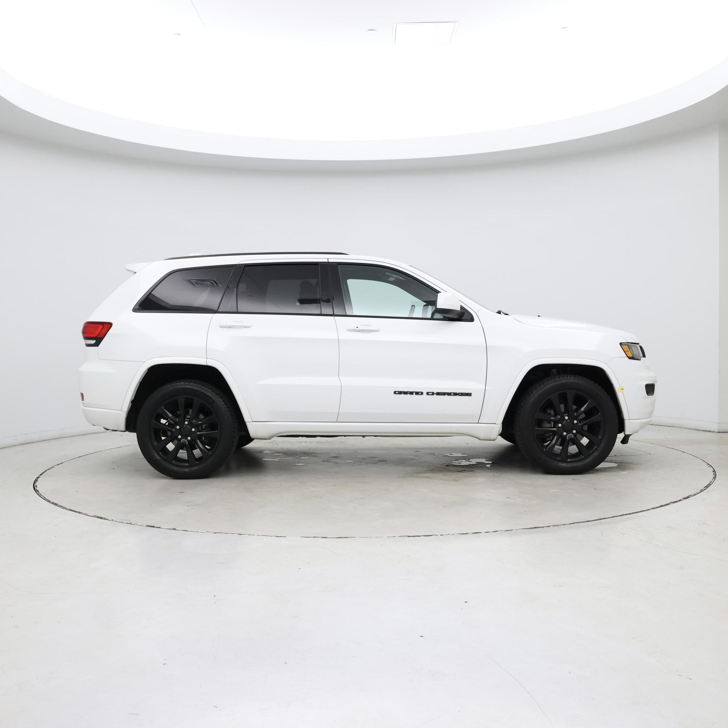 Thumbnail: 2017 Jeep Grand Cherokee - 7
