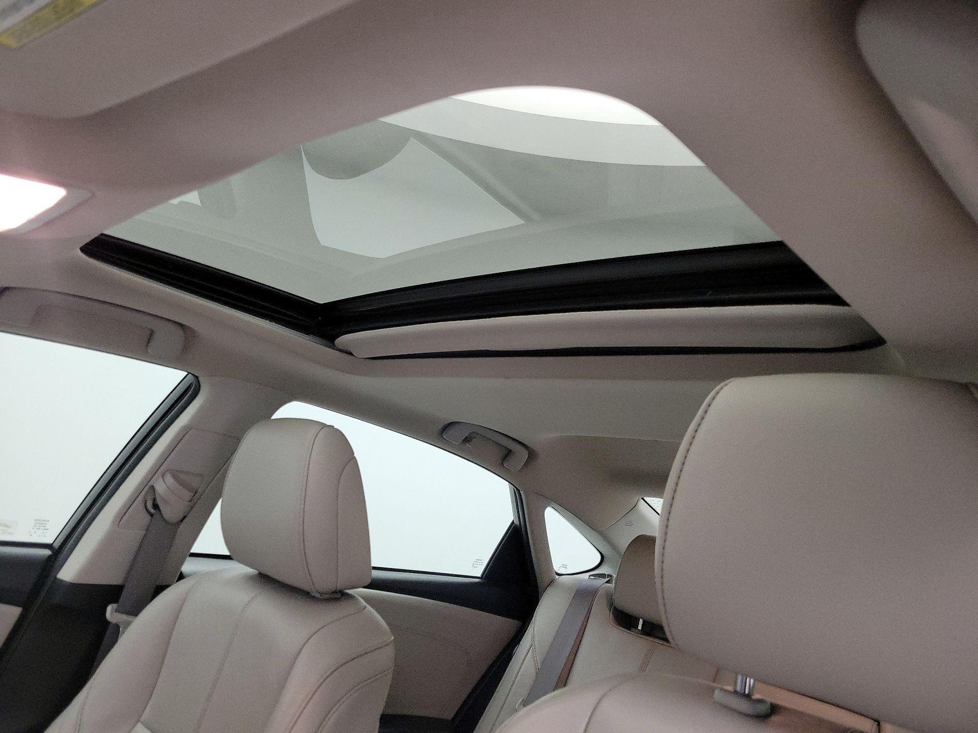 Thumbnail: 2015 Toyota Avalon - 19